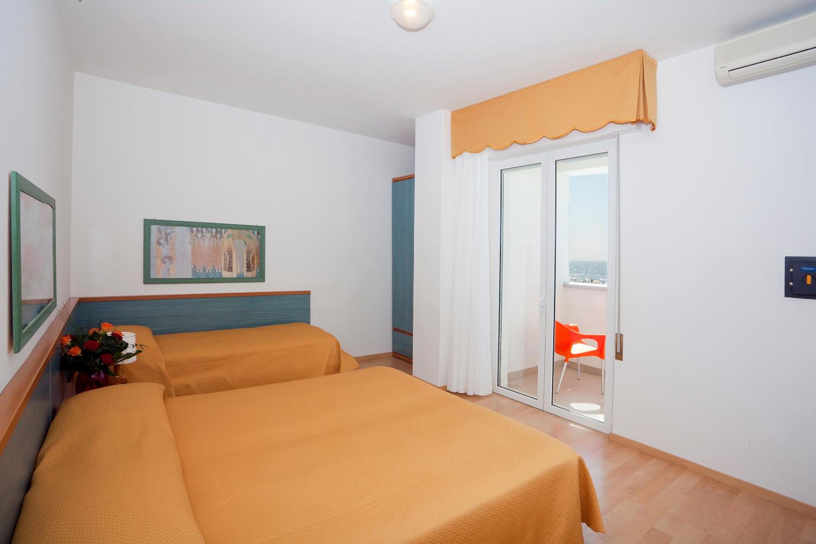 Family Room with Sea View - Photo 9