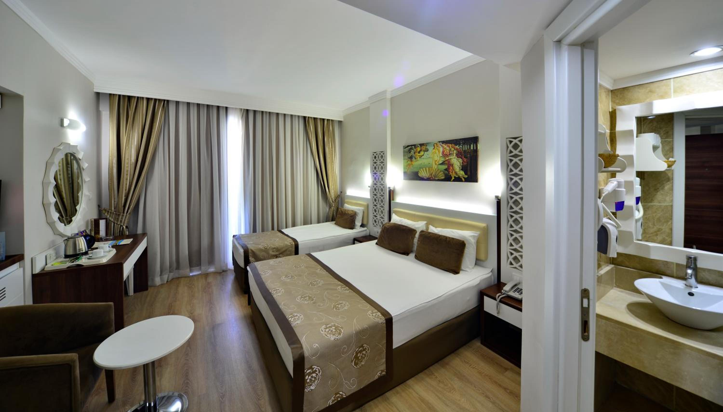 Double Room With Balcony And Garden Or Pool View  photo 1