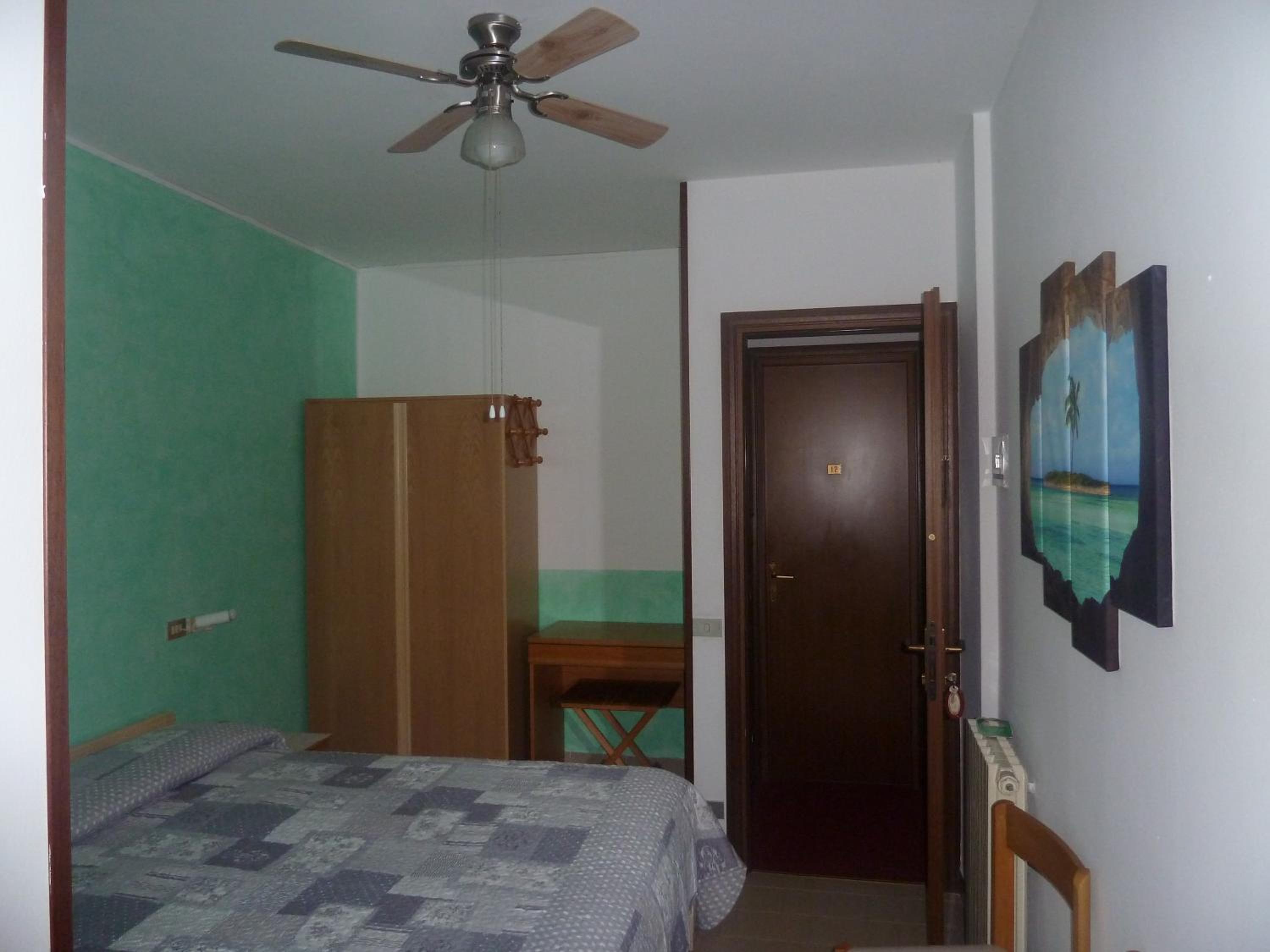 Double Room - Photo 10
