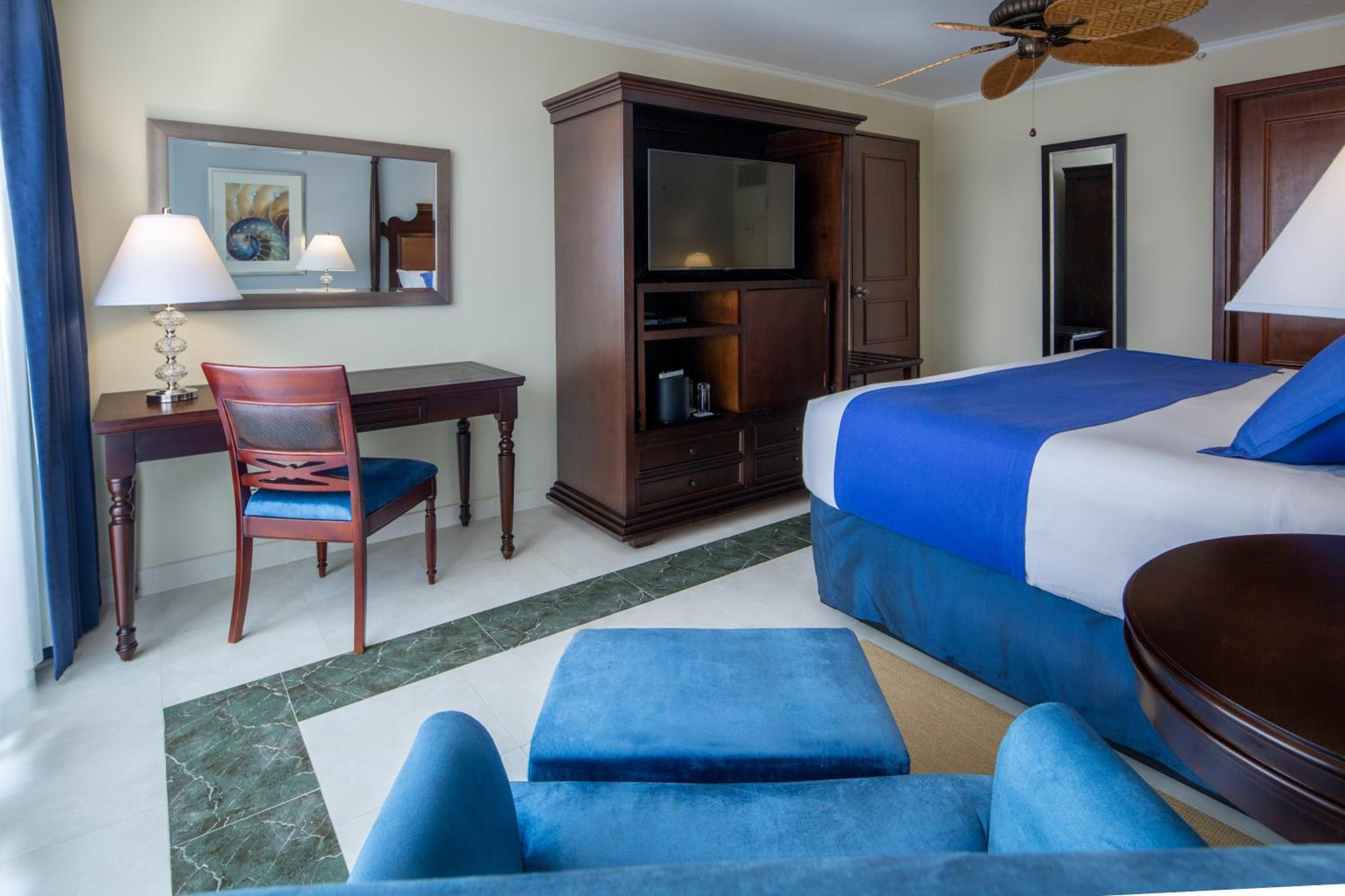 Royal Level Luxury Lateral Ocean View Room photo 3