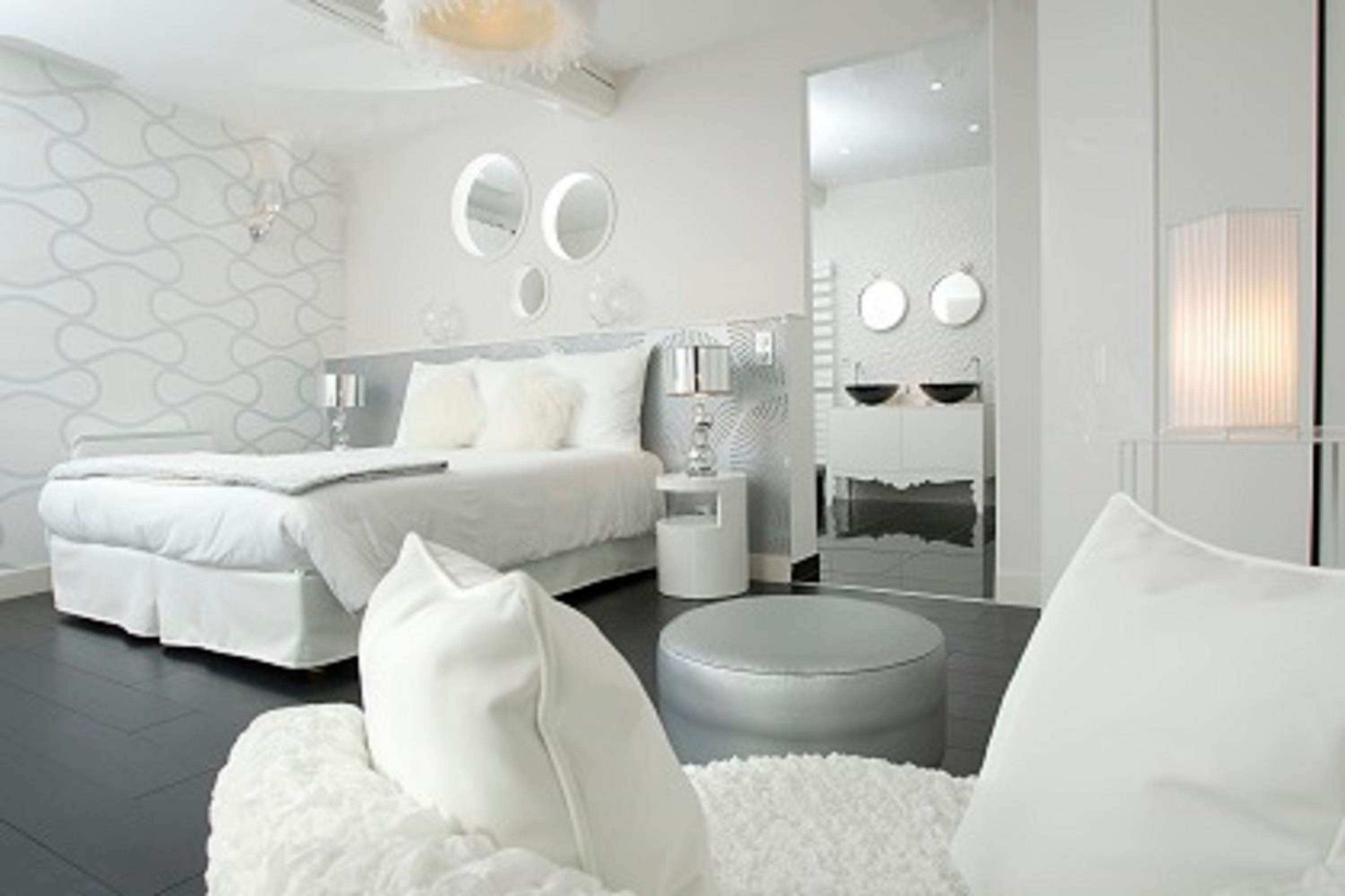 Deluxe Suite 3 - Photo 1