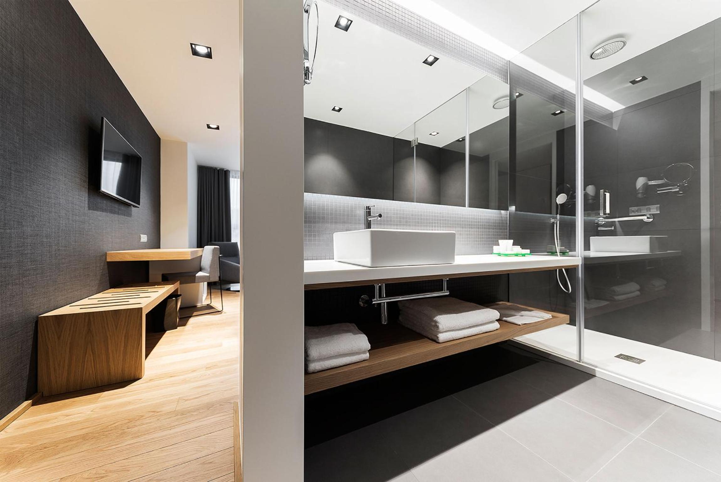 Double or Twin Room - Photo 3