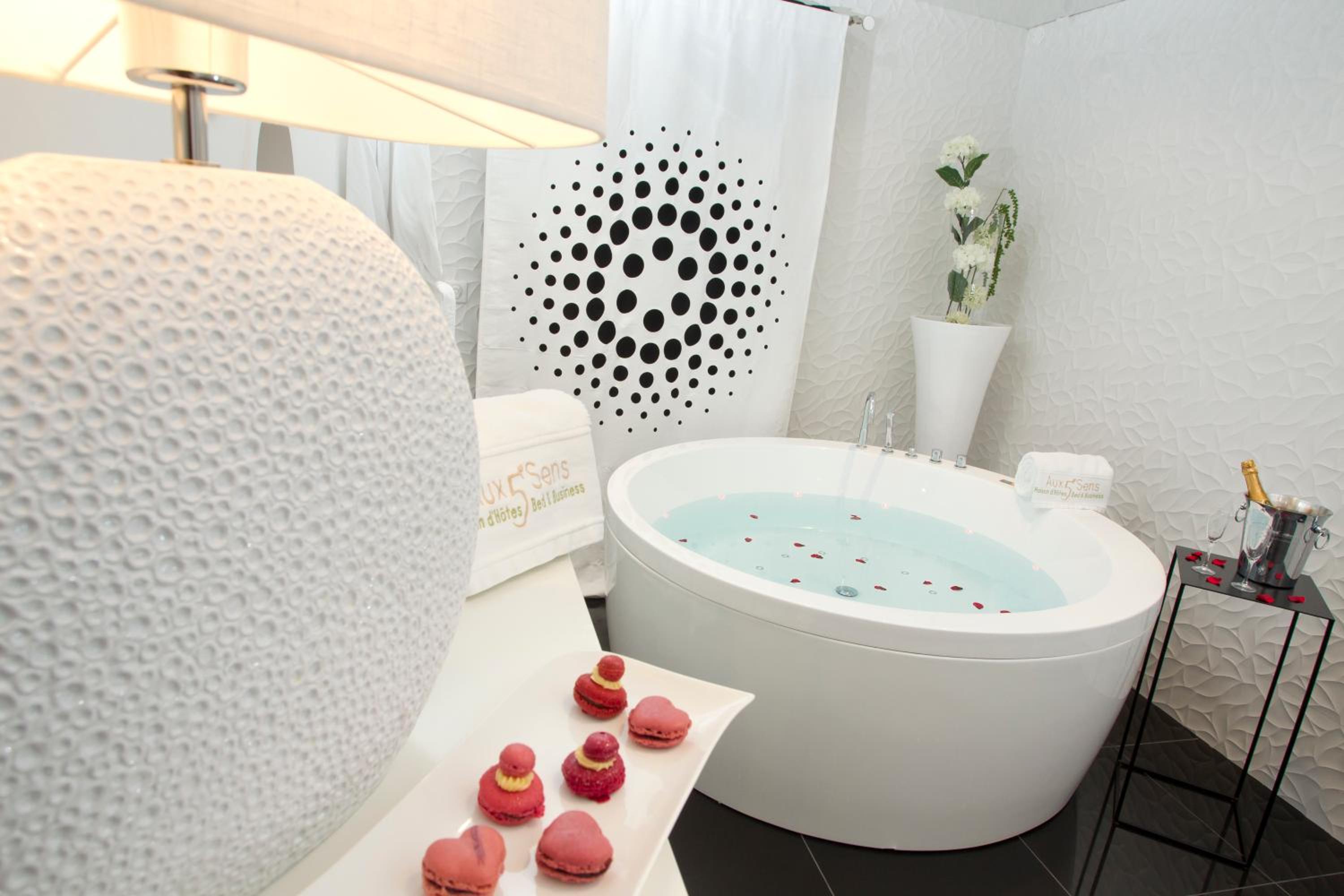 Deluxe Suite 3 - Photo 2