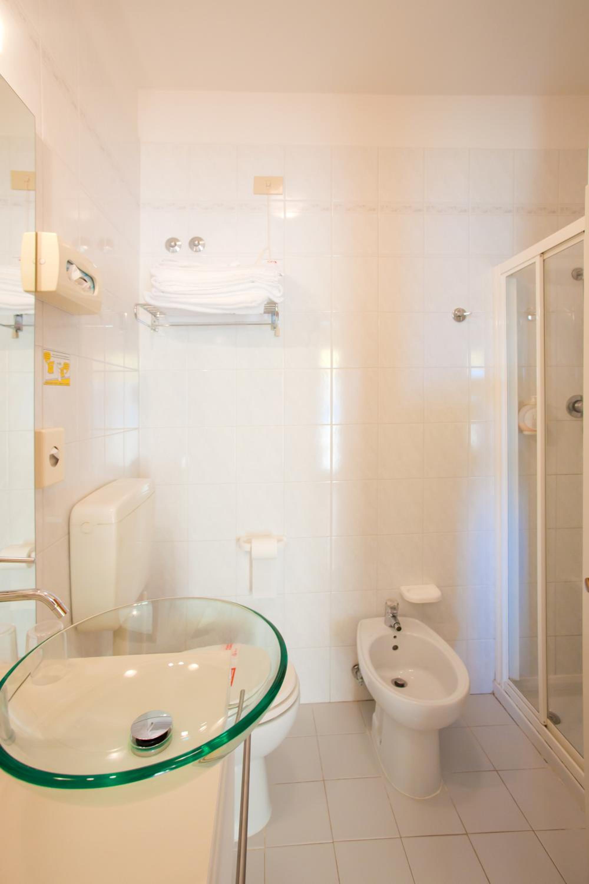 Single Room photo 3