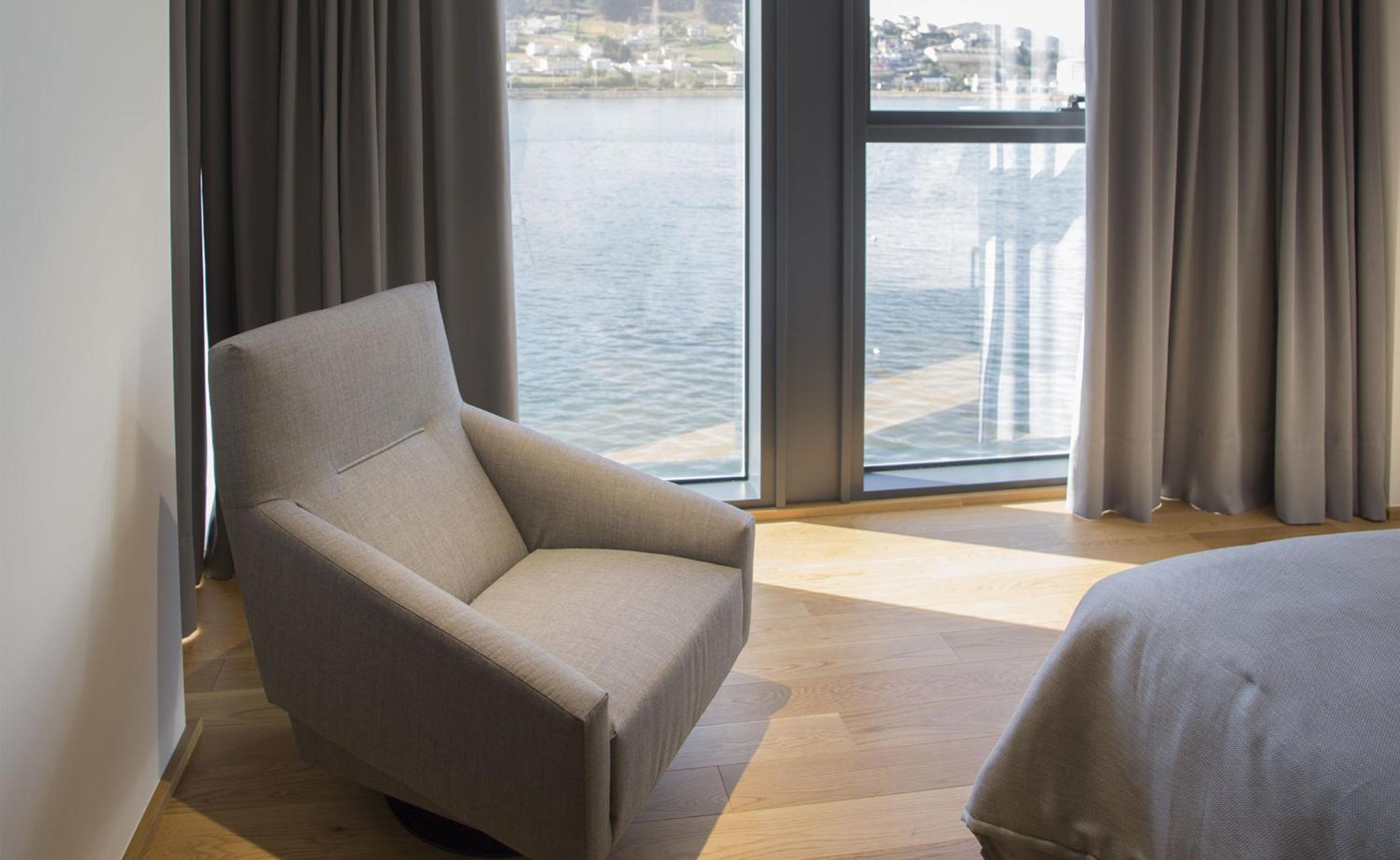Double or Twin Room with Sea View - Photo 9