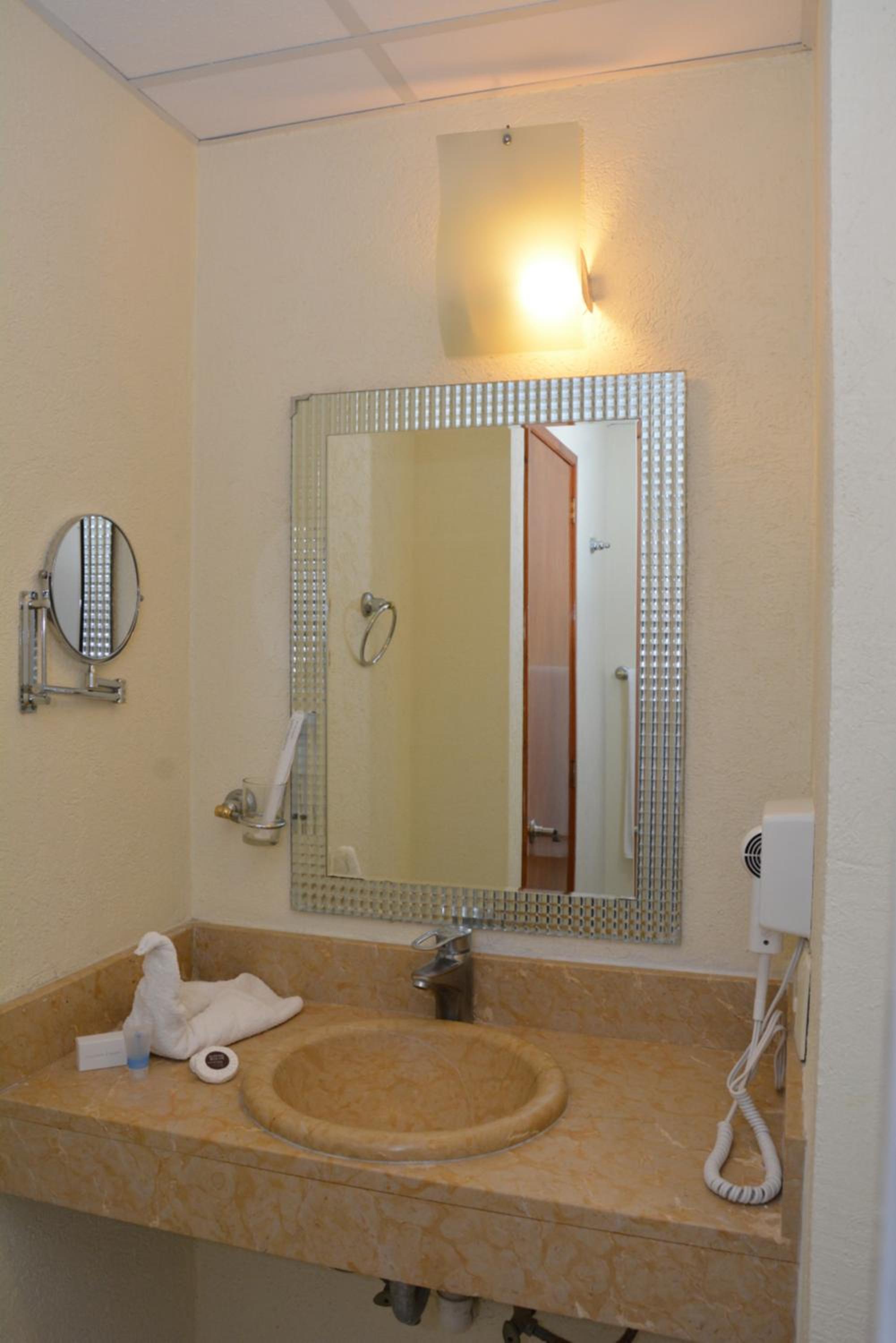 Standard King Room - Photo 3