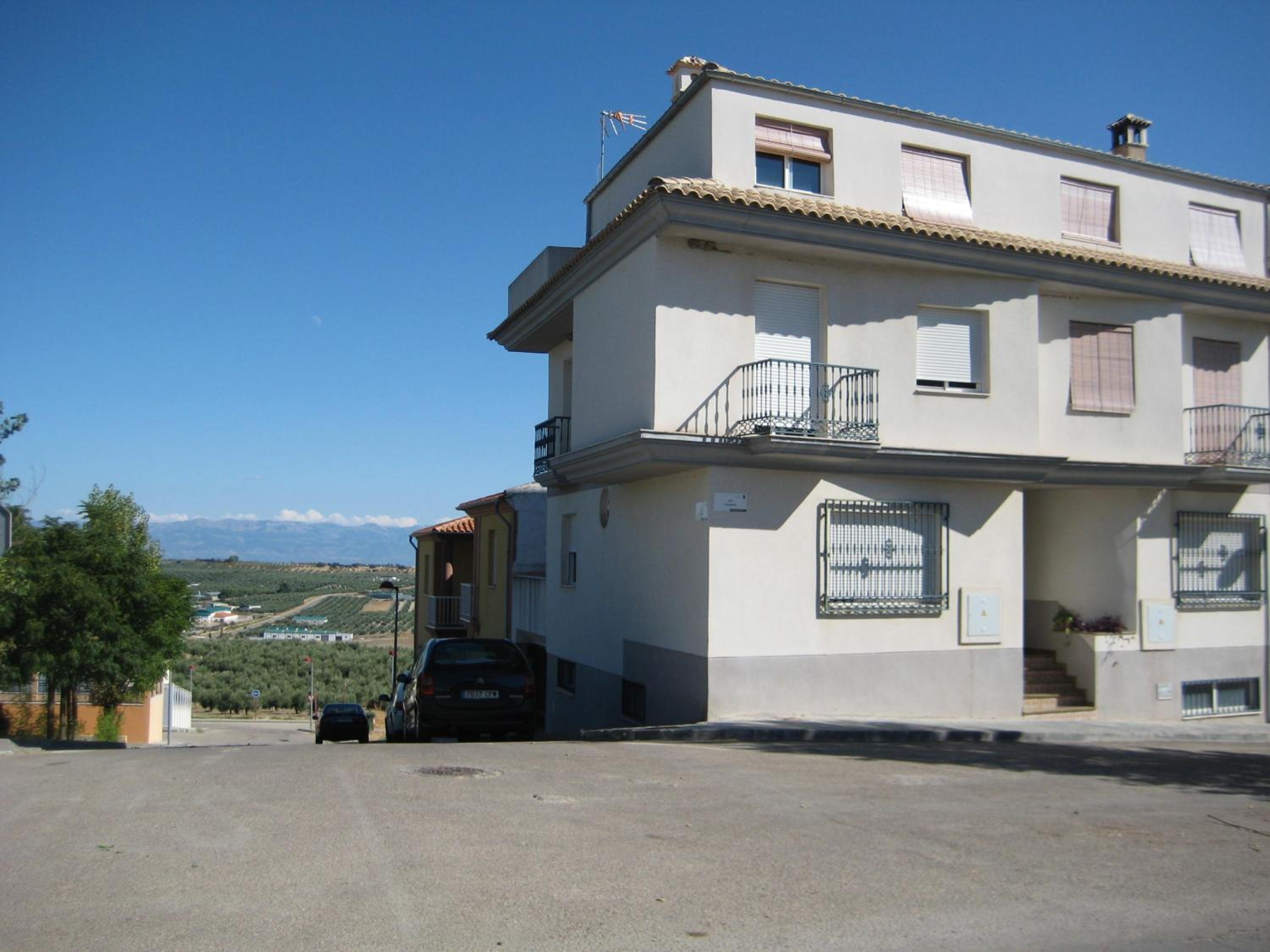 Three-Bedroom House photo 2