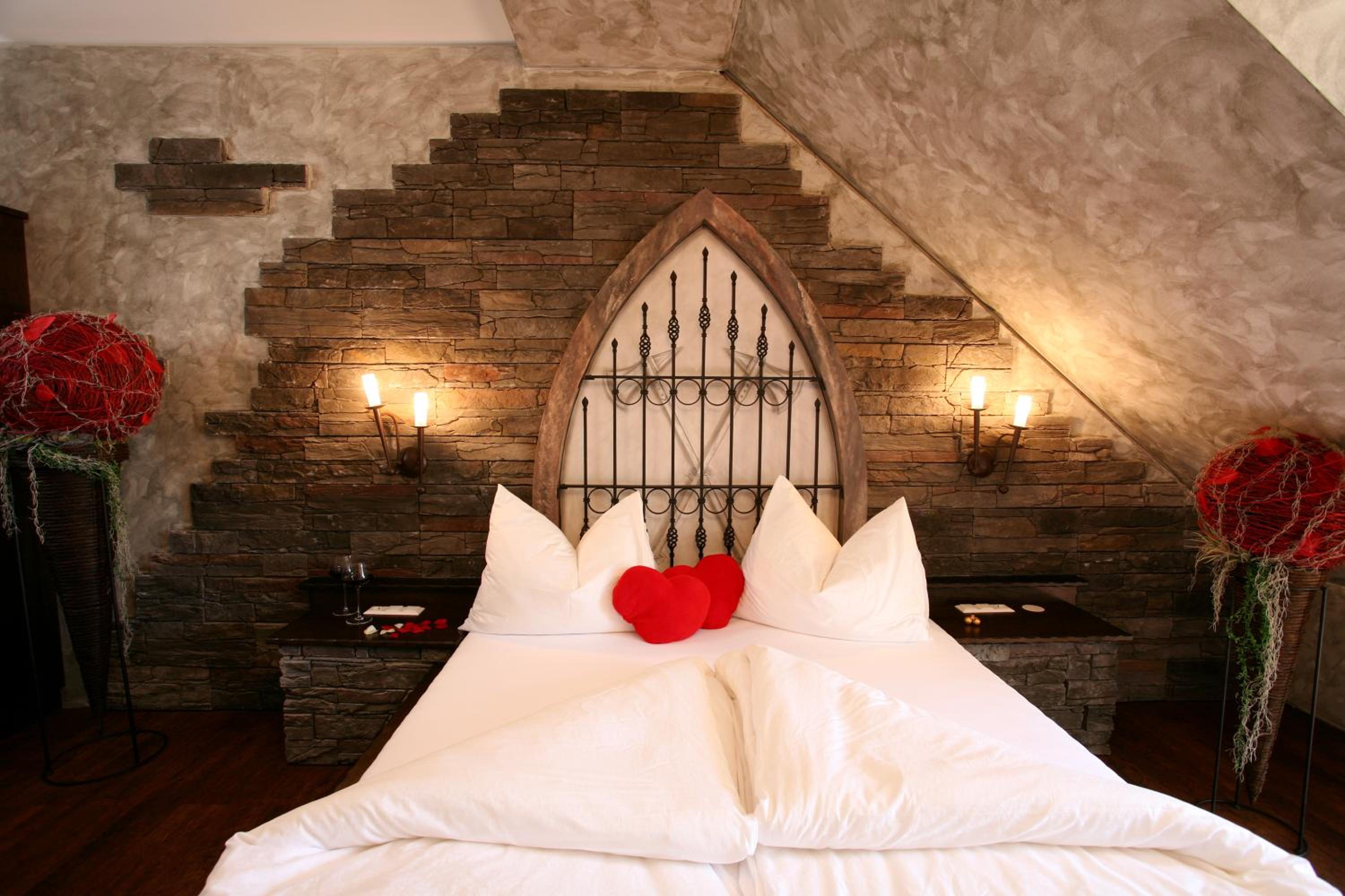 Romantic Suite Castle style photo 2