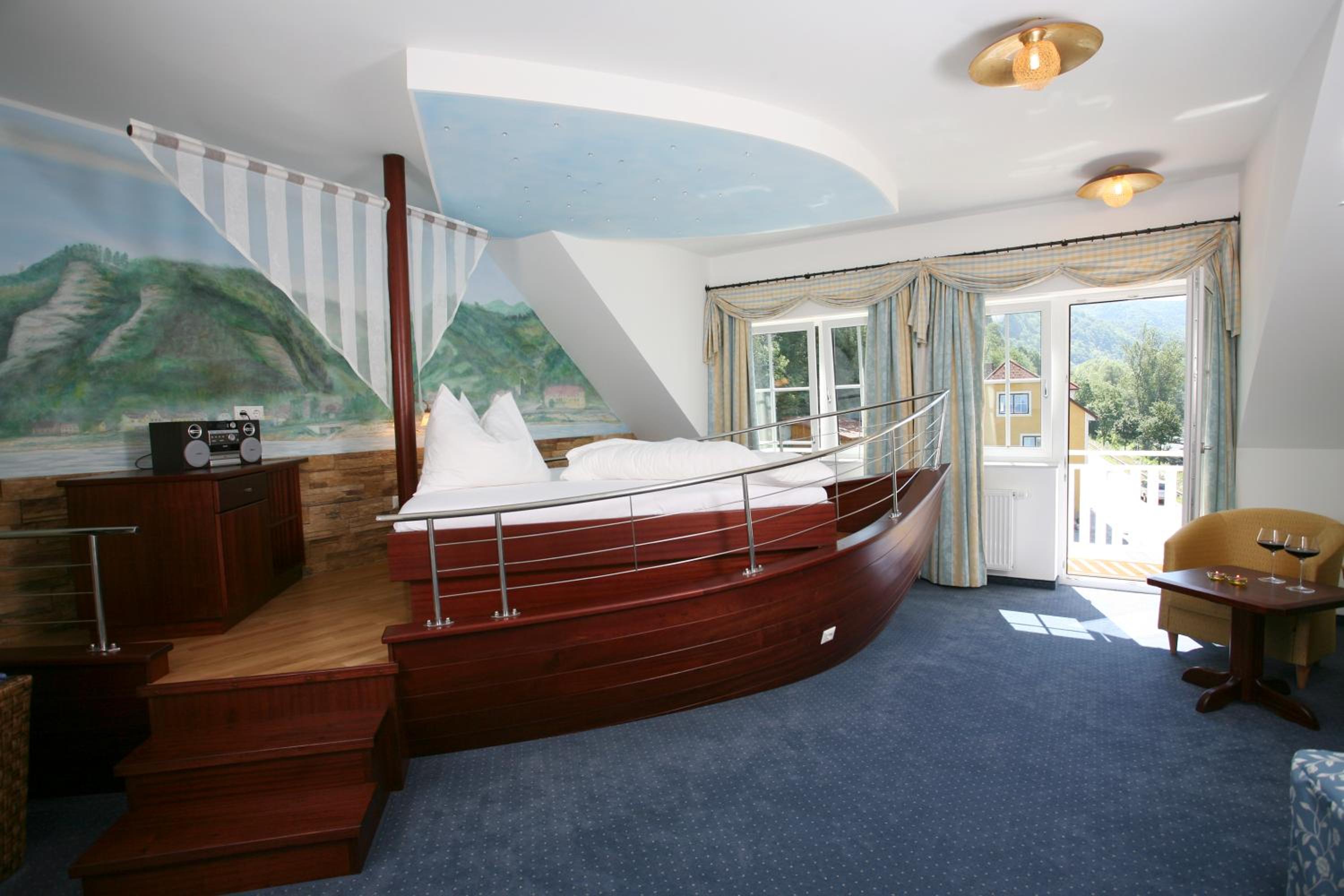 Romantic Suite with Sailboat style