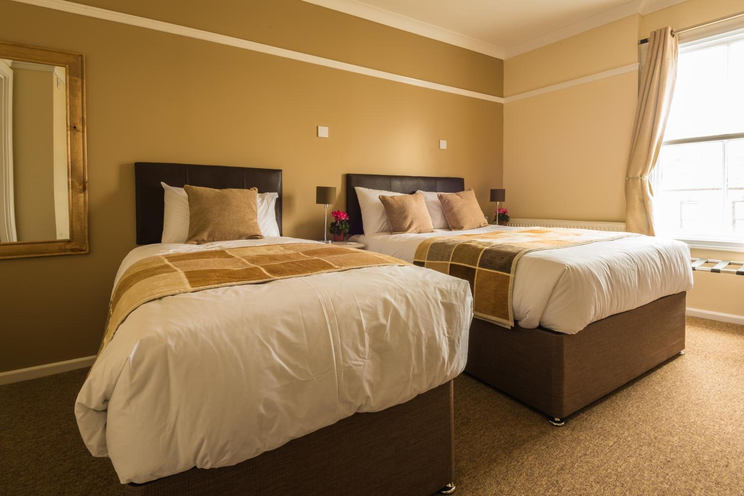 Twin Room - Photo 1
