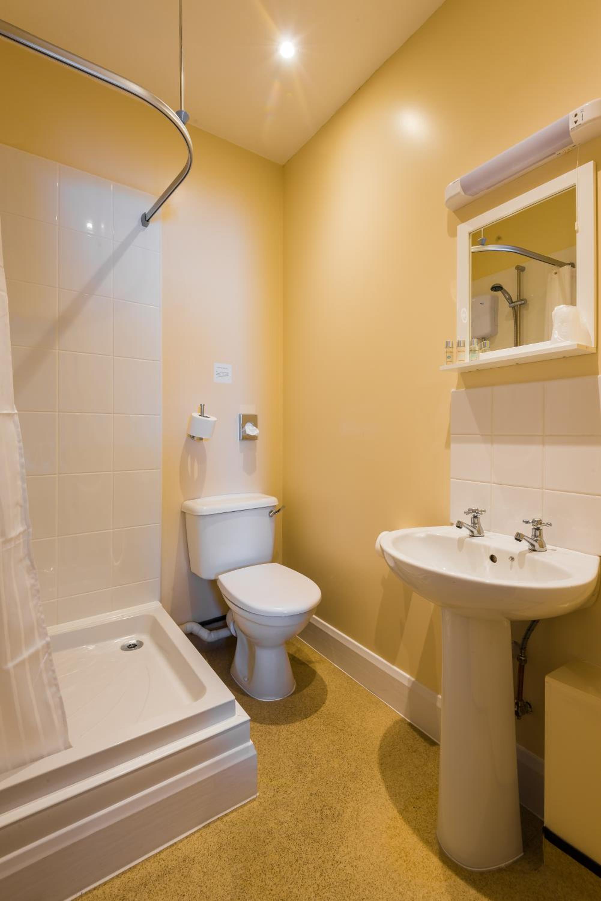 Twin Room - Photo 2