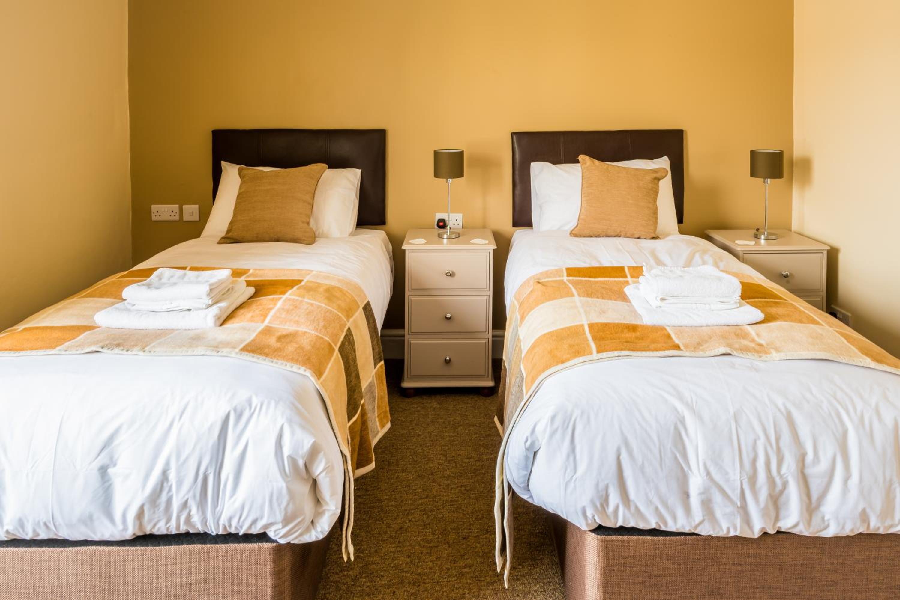 Twin Room - Photo 8