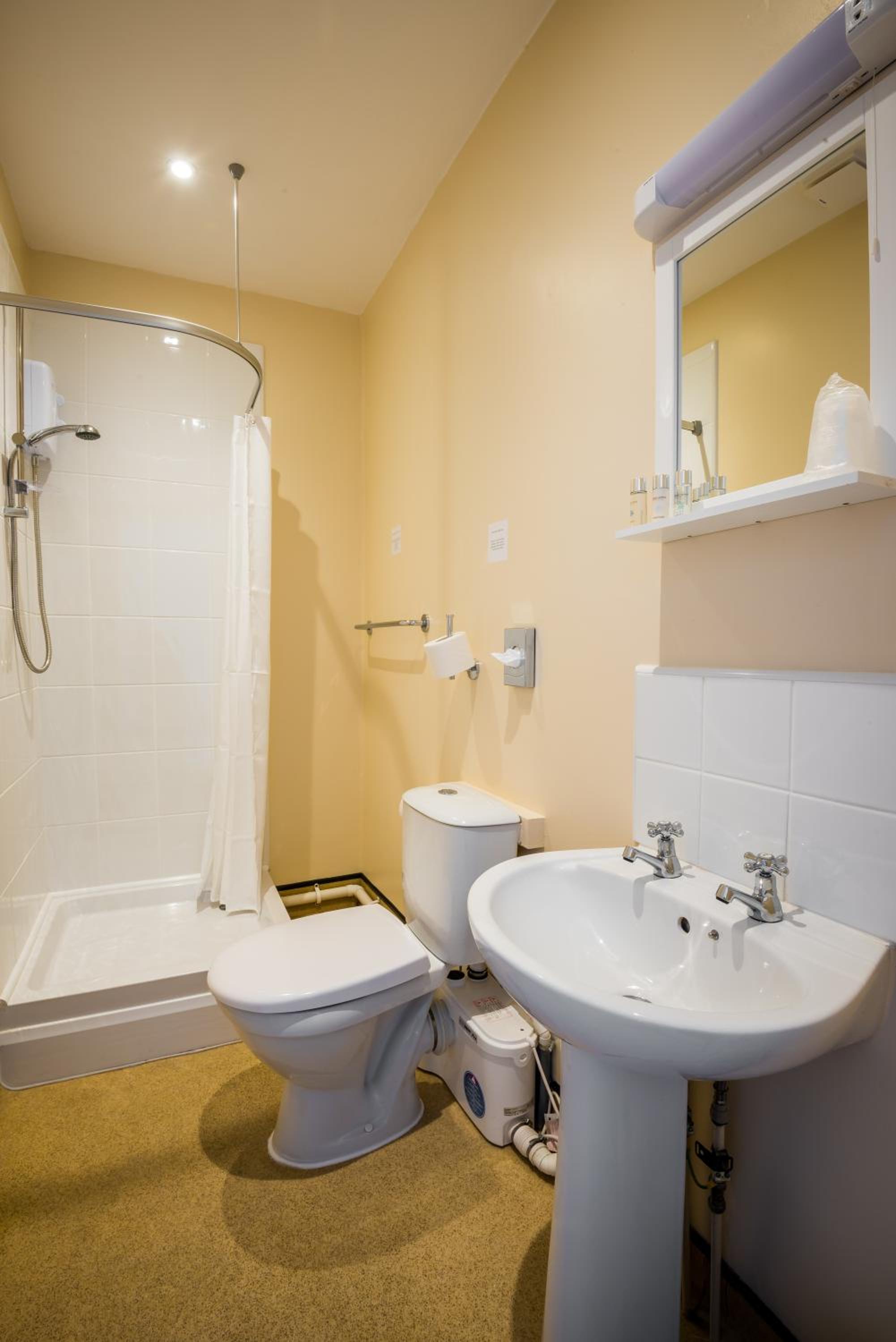 Twin Room - Photo 7