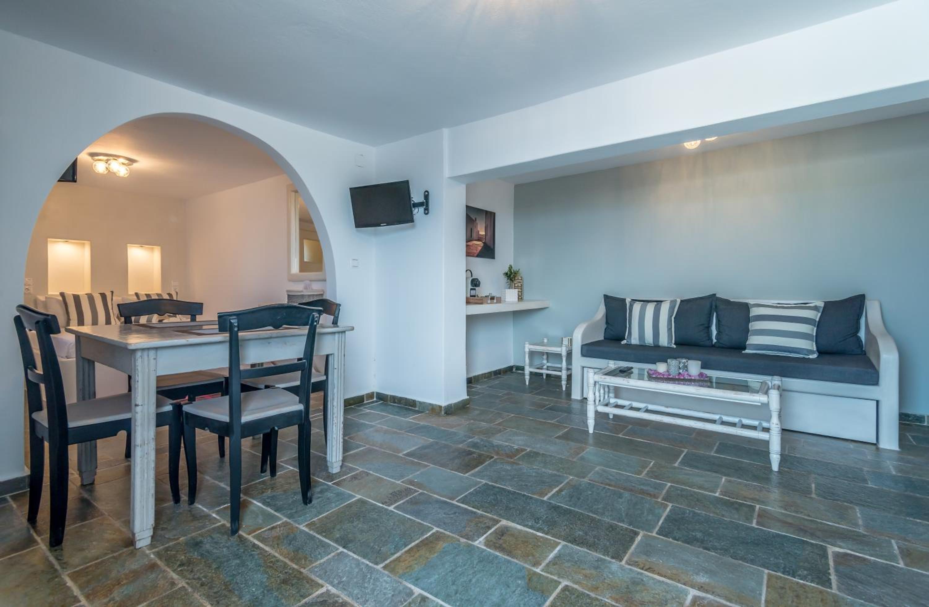 Studio Apartment photo 2