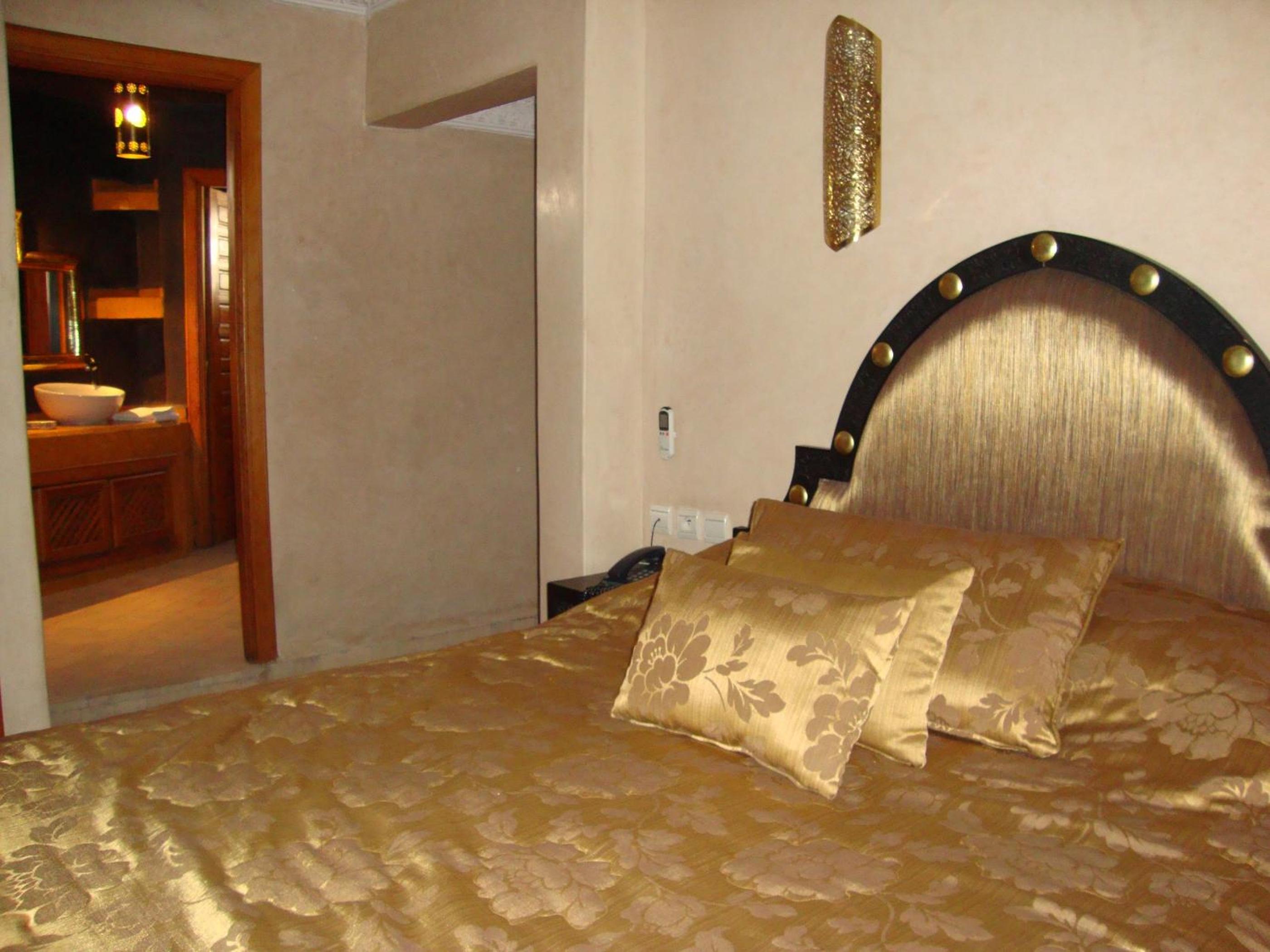 Queen Suite (2 Adults)