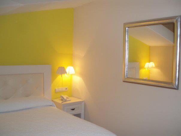 Double or Twin Room - Photo 8