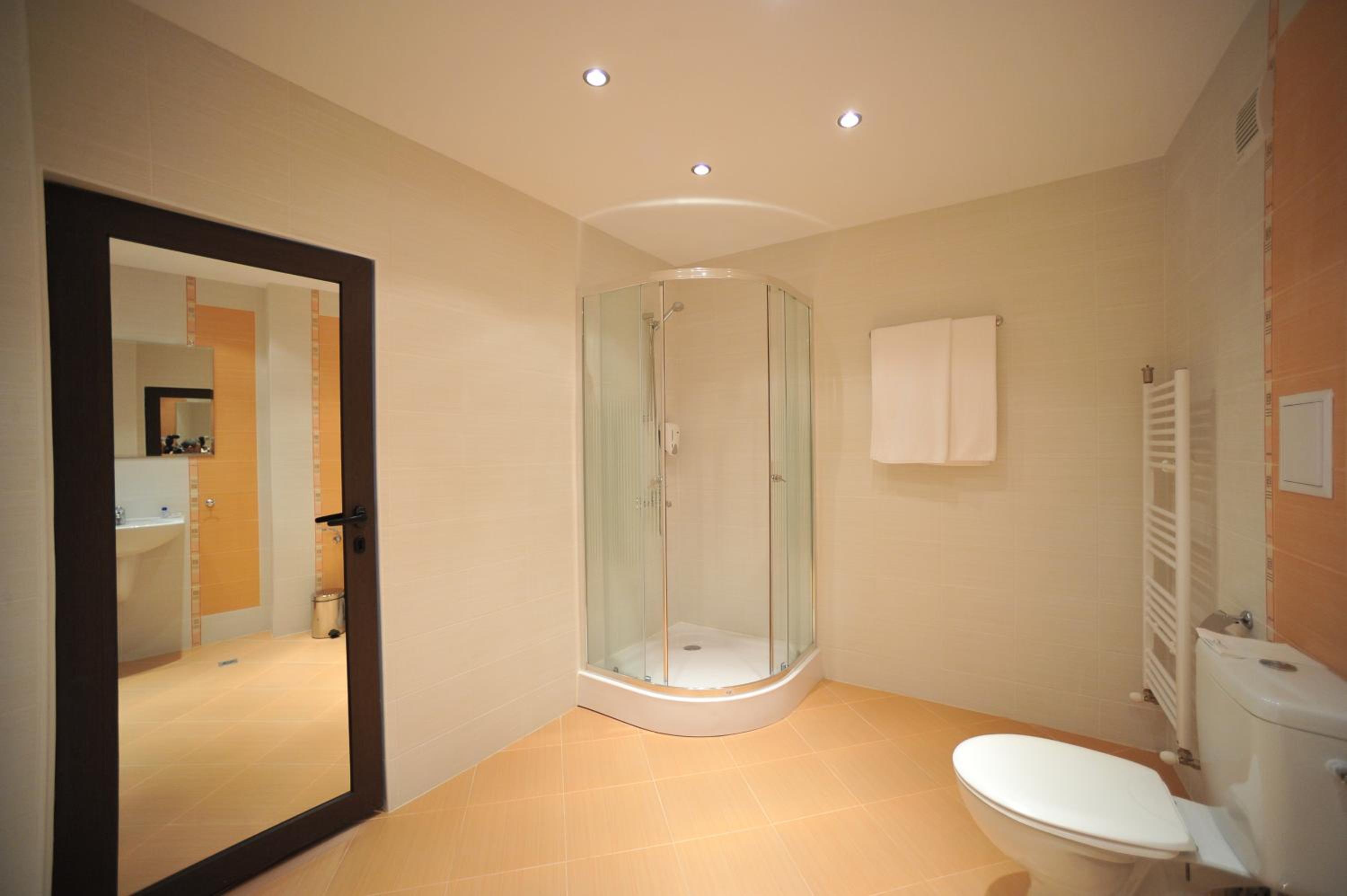 One-Bedroom Suite - Photo 3