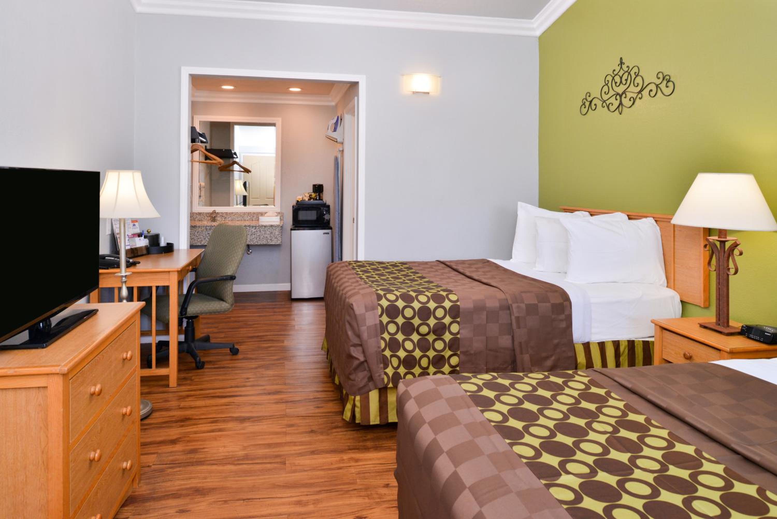 Double Room with Two Double Beds - Non-Smoking  - Photo 9