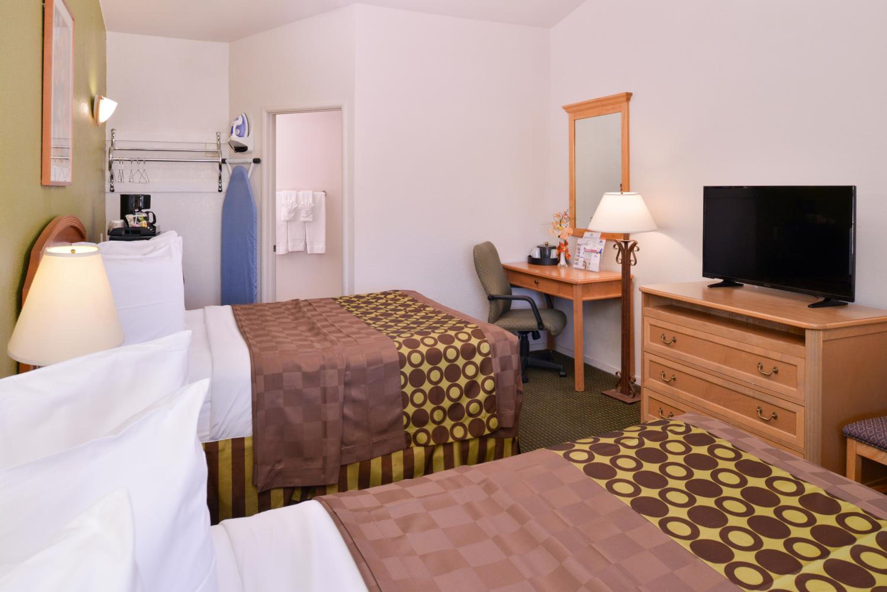 Double Room with Two Double Beds - Non-Smoking  - Photo 1