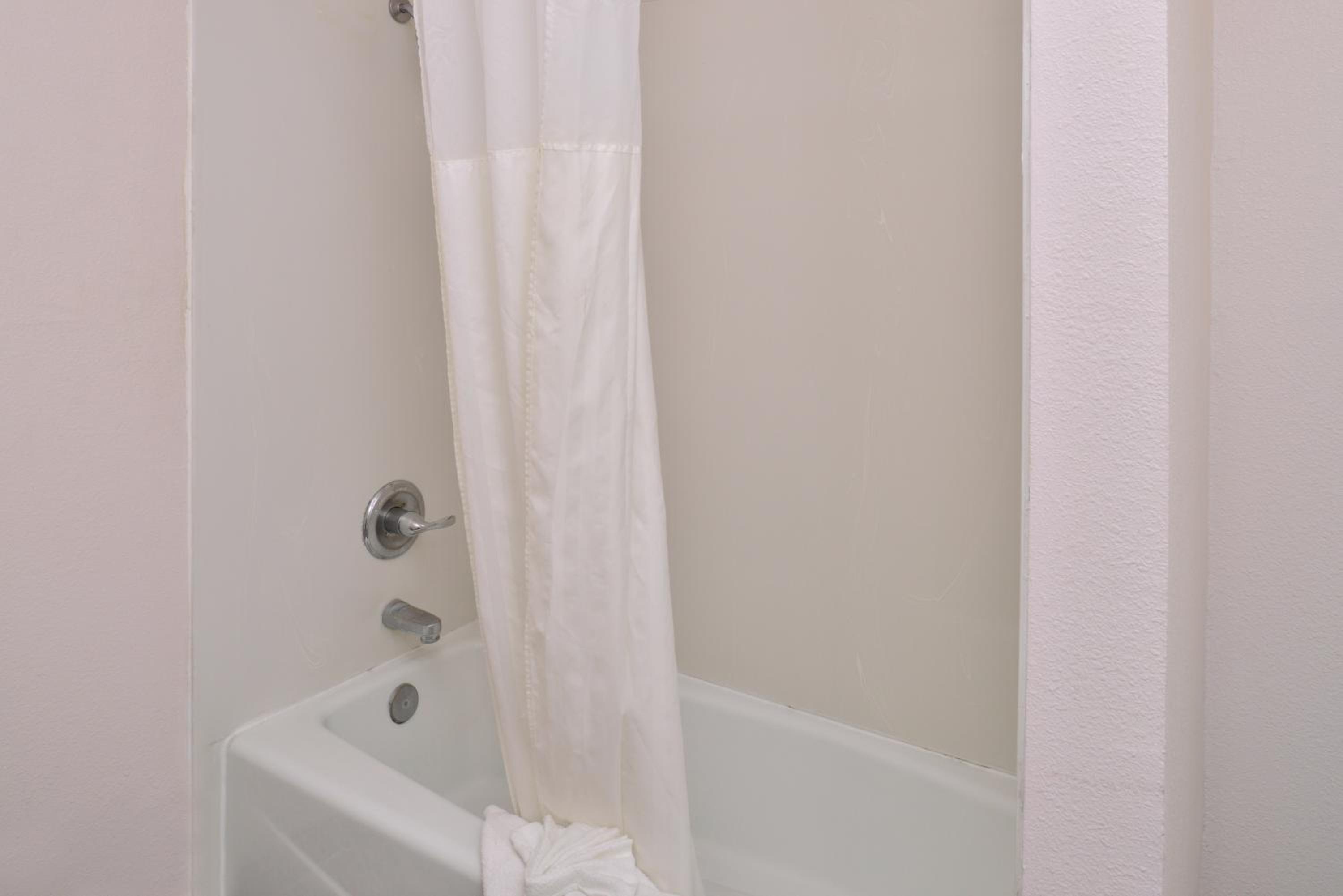 King Room - Non-Smoking - Photo 6