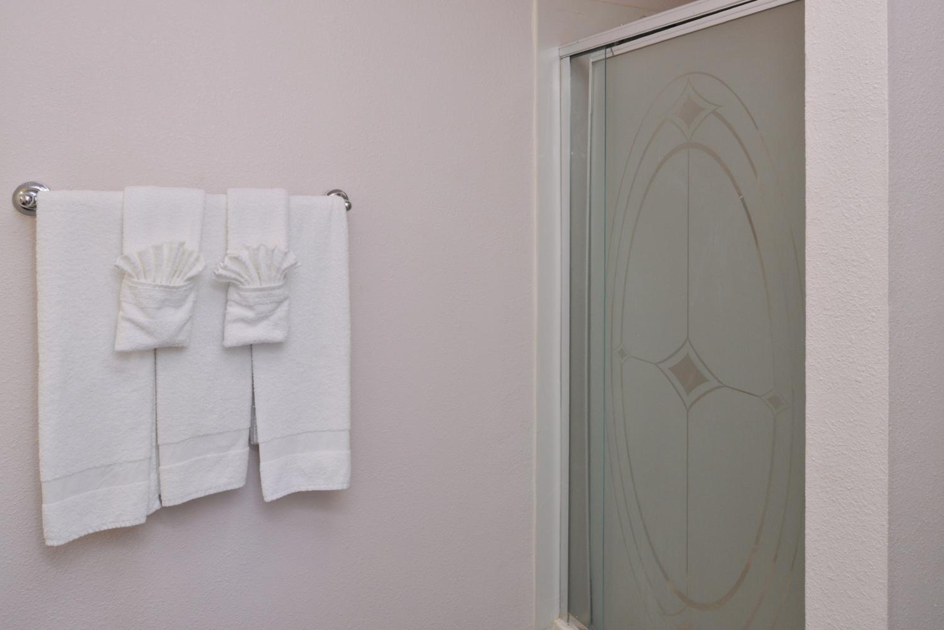 Double Room with Two Double Beds - Non-Smoking  - Photo 4