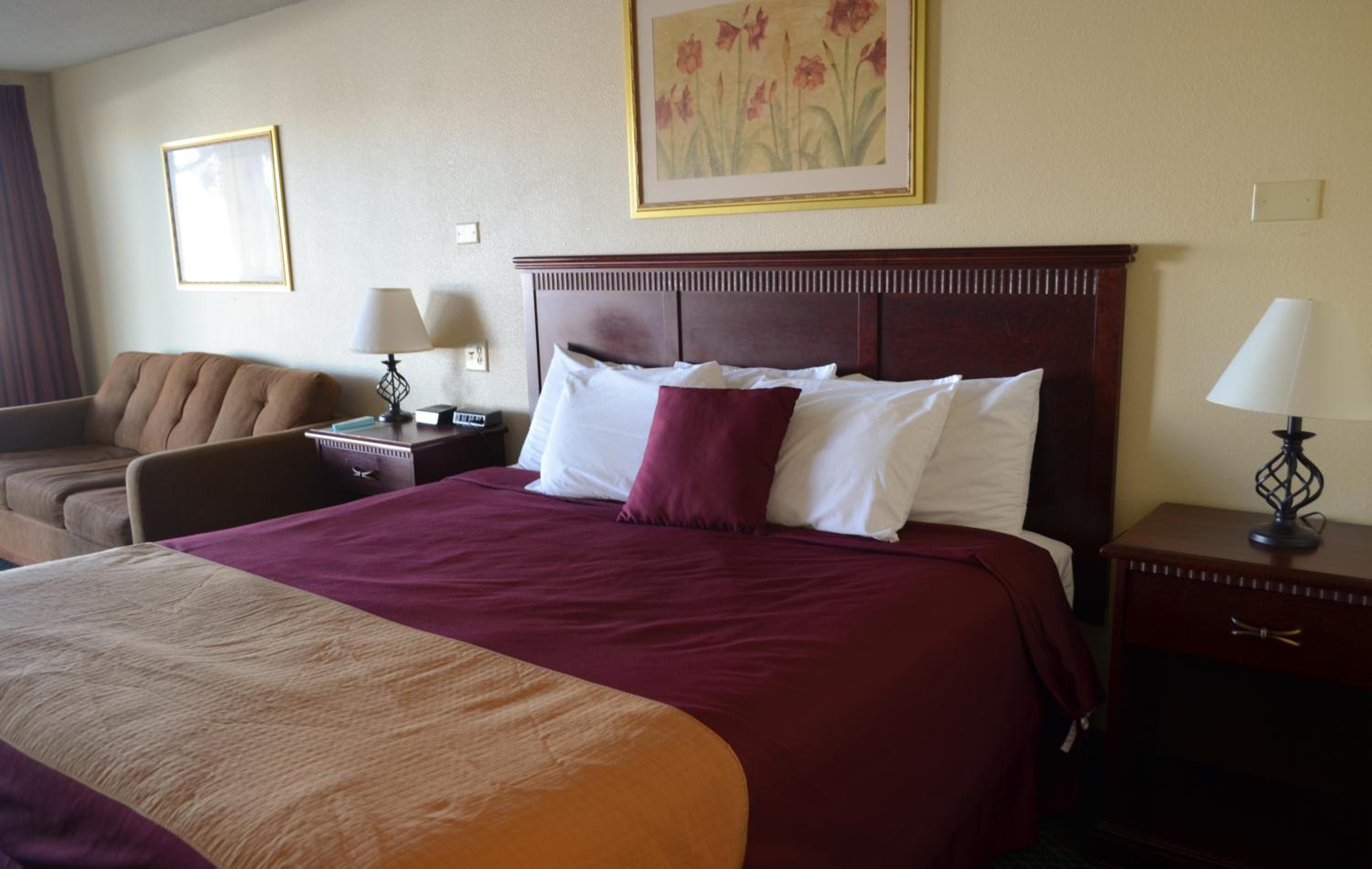 King Room - Non-Smoking - Photo 10