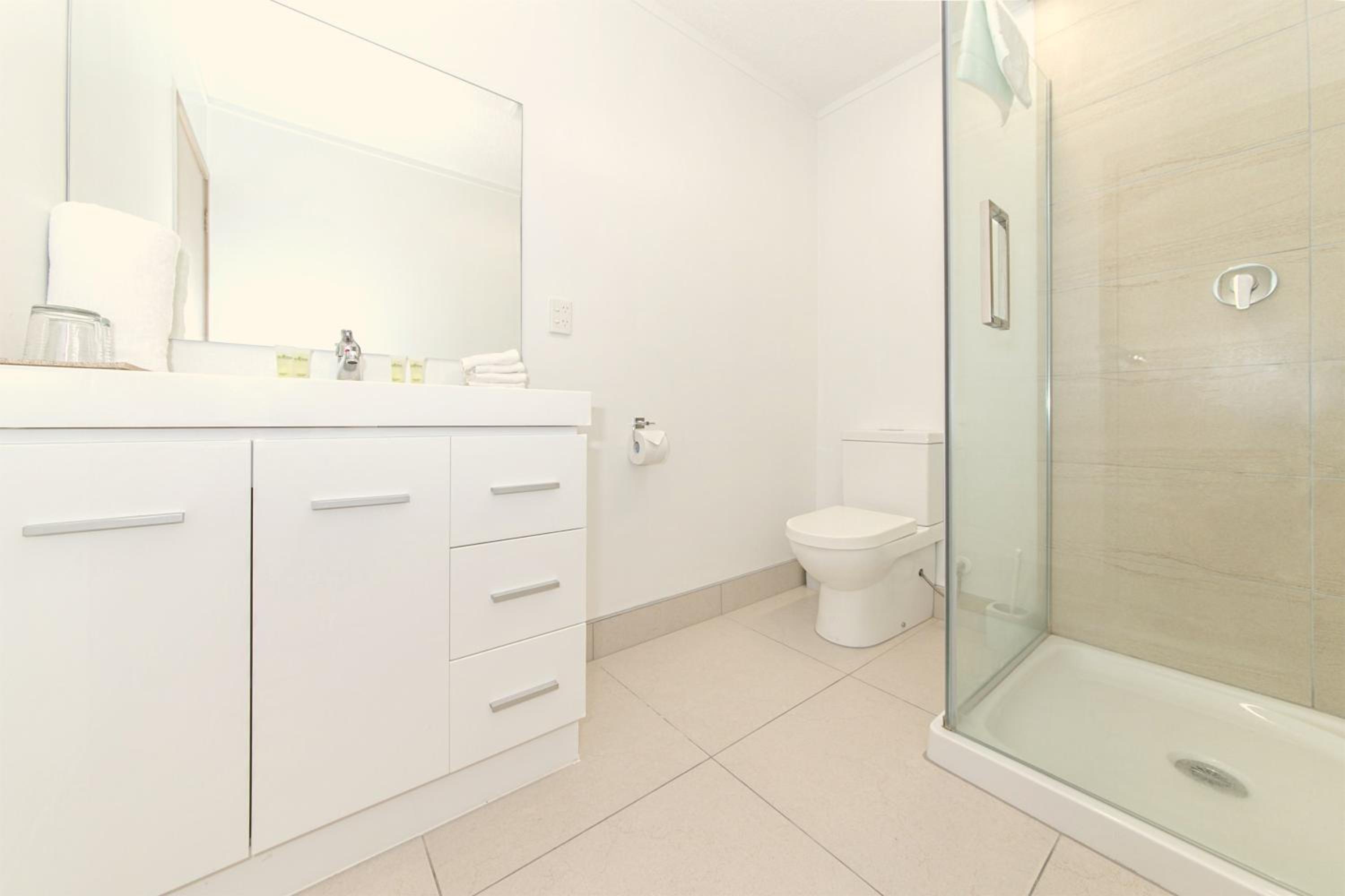 Deluxe King Room - Photo 2