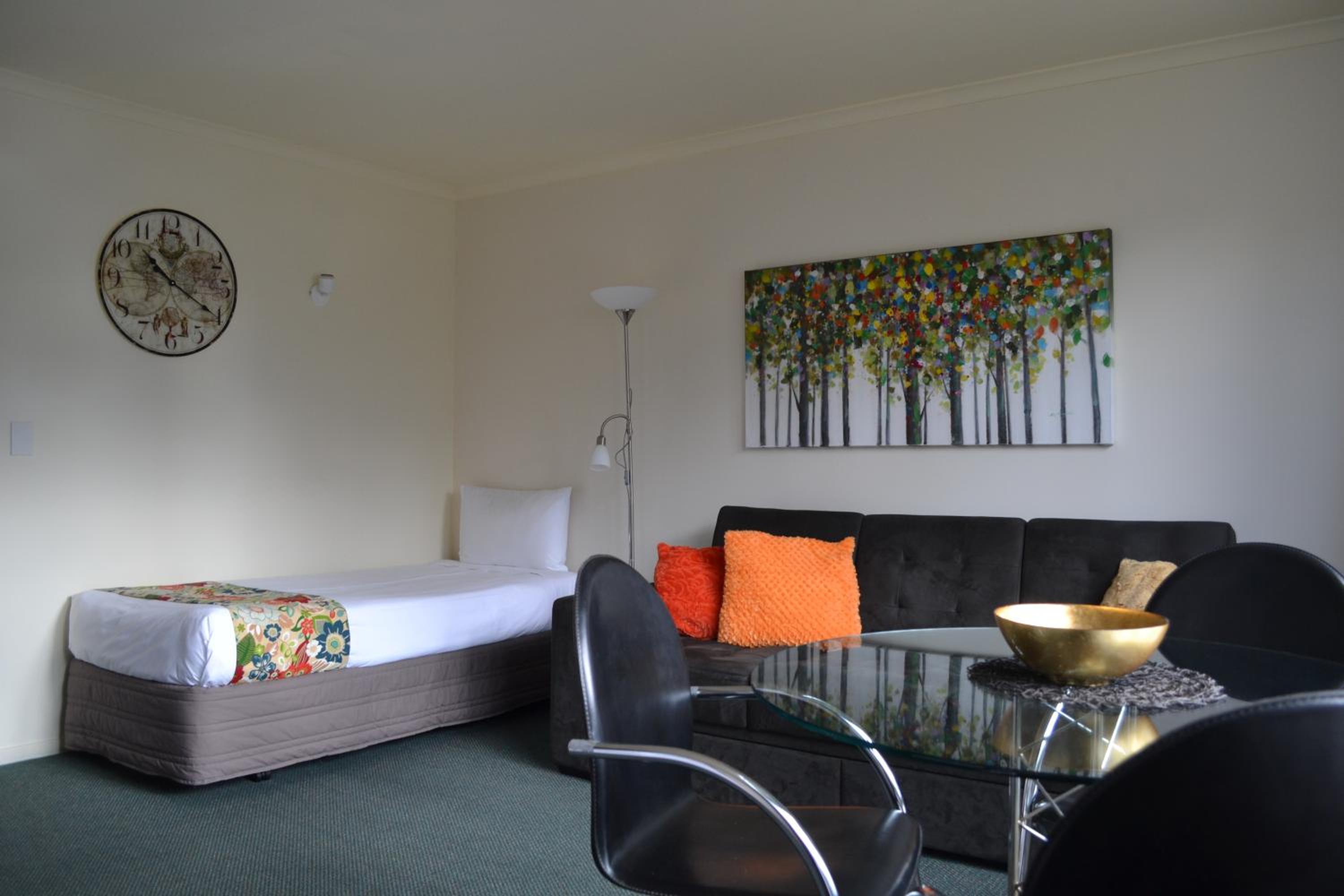 One-Bedroom Apartment - Photo 8