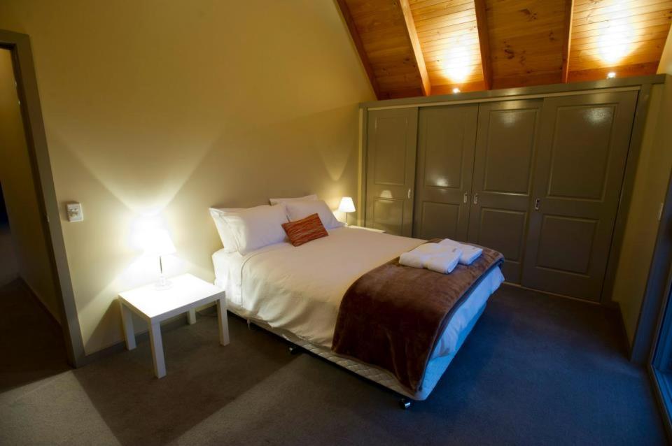 Six-Bedroom House photo 1
