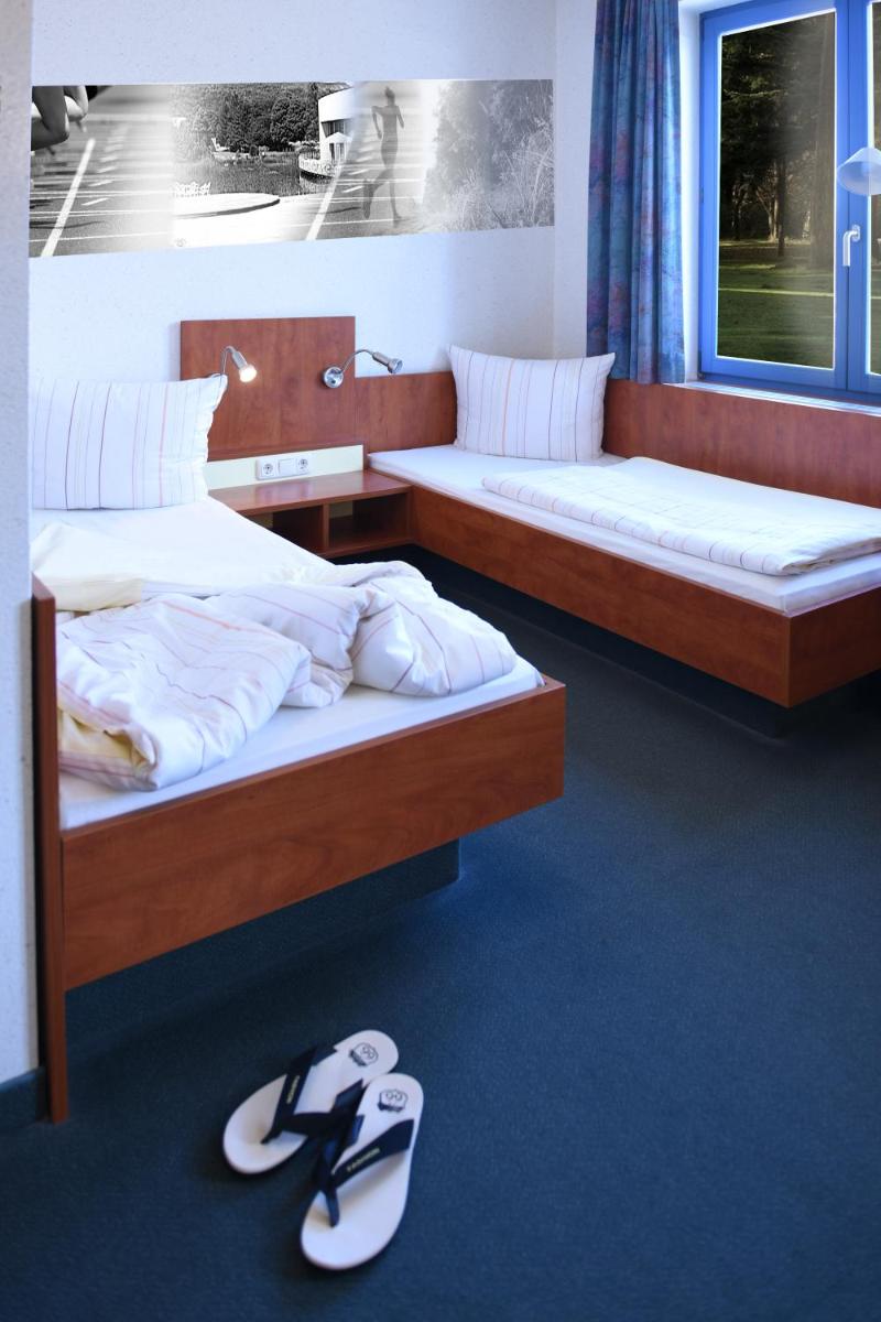 Double or Twin Room with Private Bathroom - Photo 2