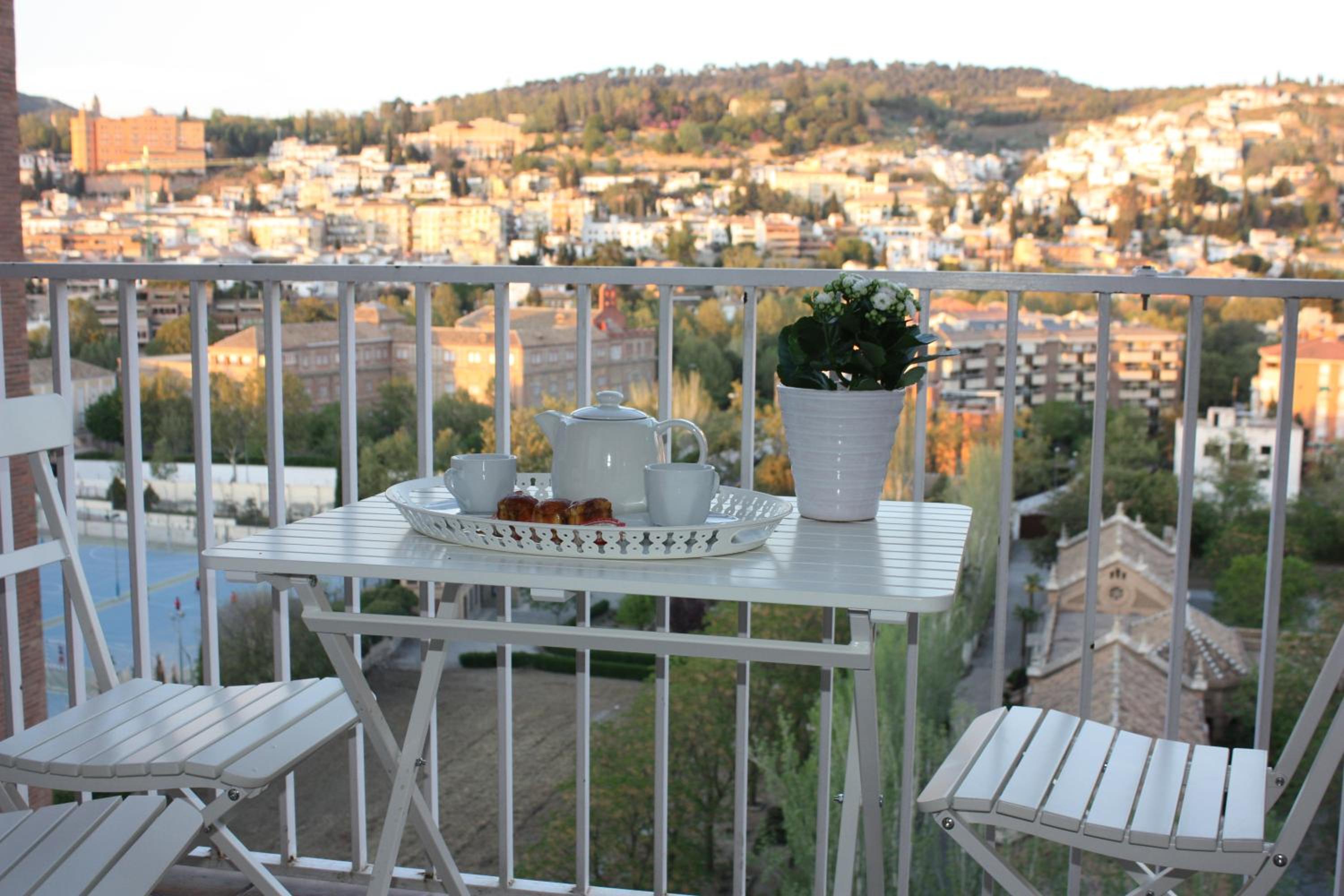 Apartment with Terrace - Photo 7