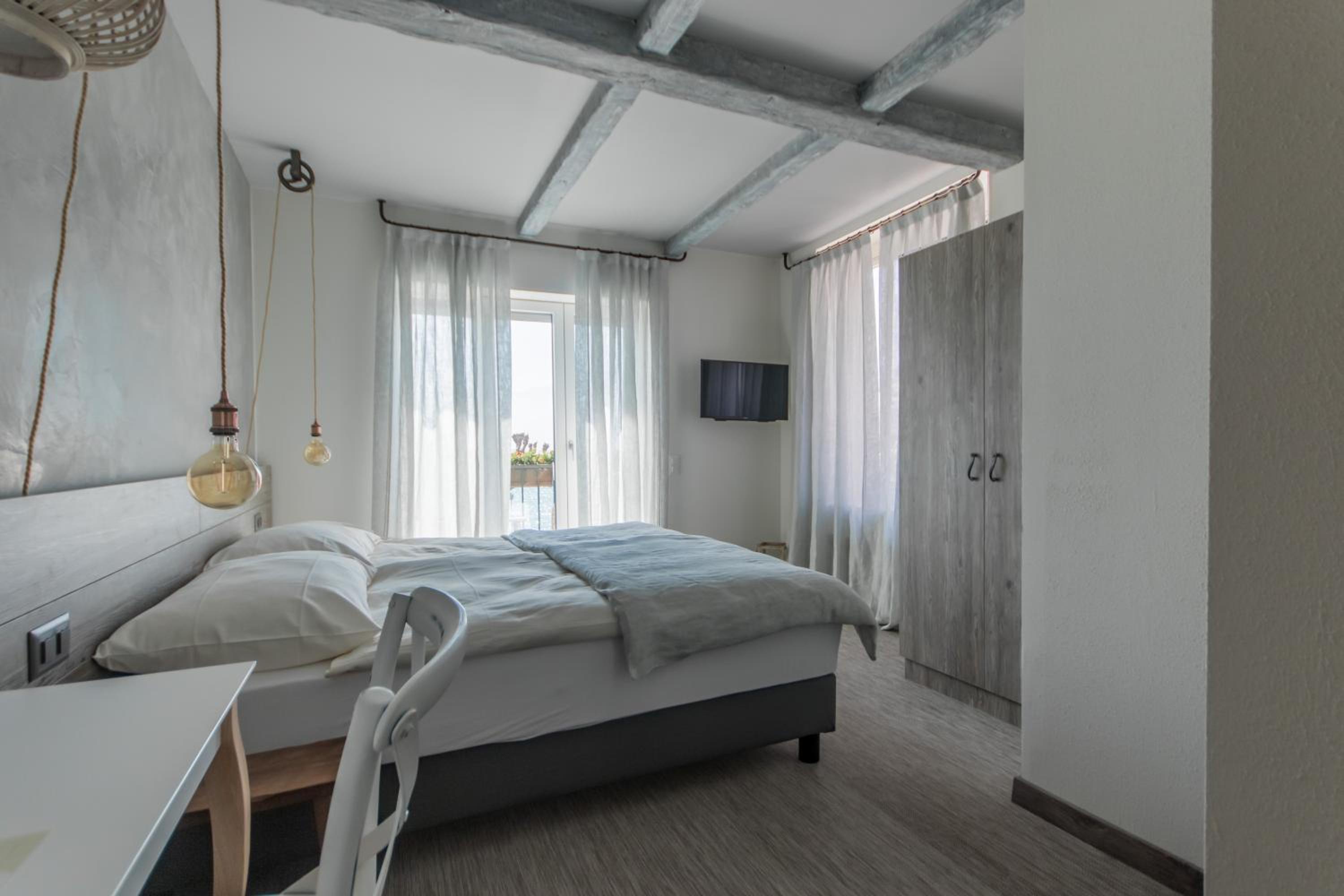 Double Room with Lake View and Balcony photo 3