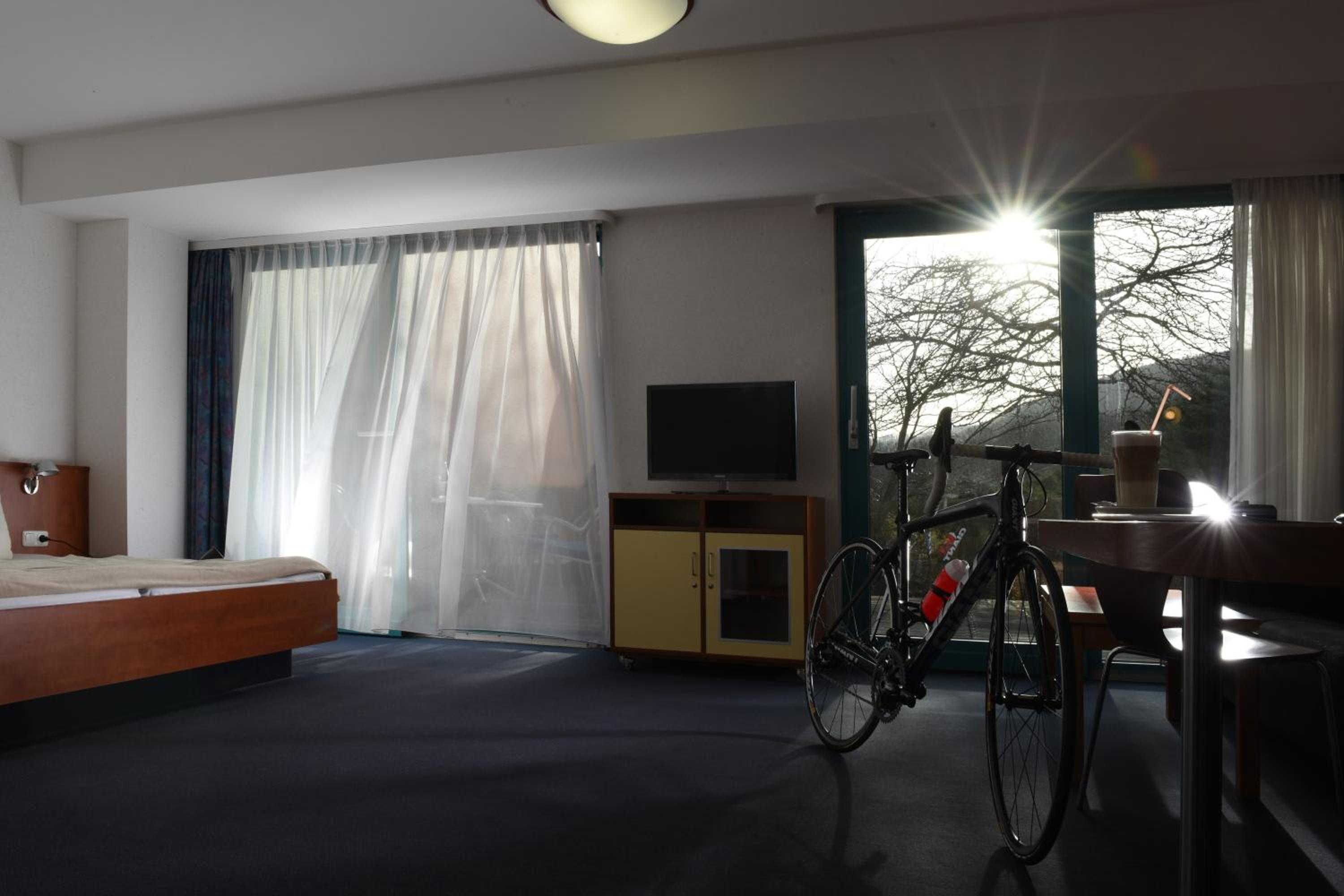 Double or Twin Room with Private Bathroom - Photo 1