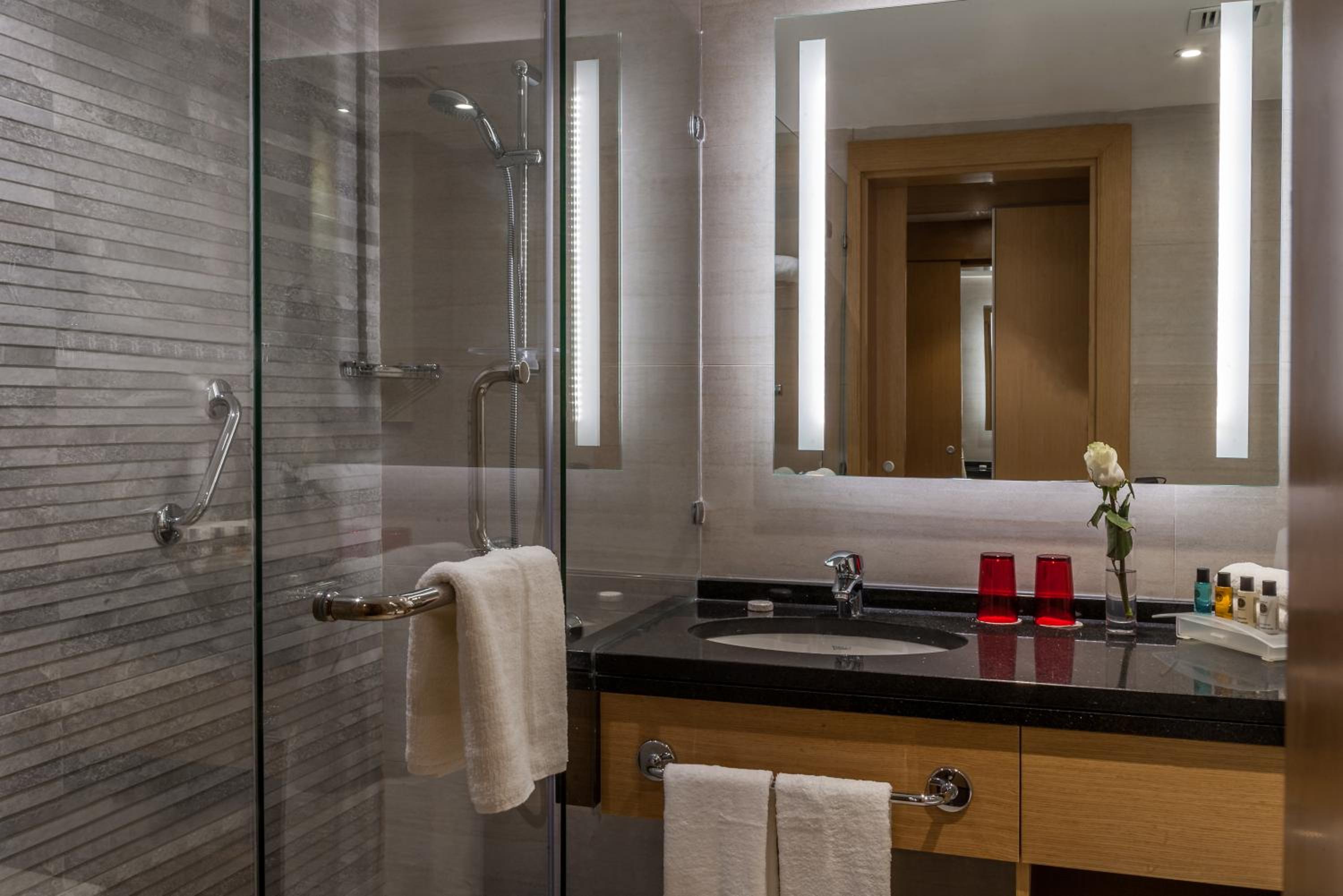 Superior King Room - Photo 7