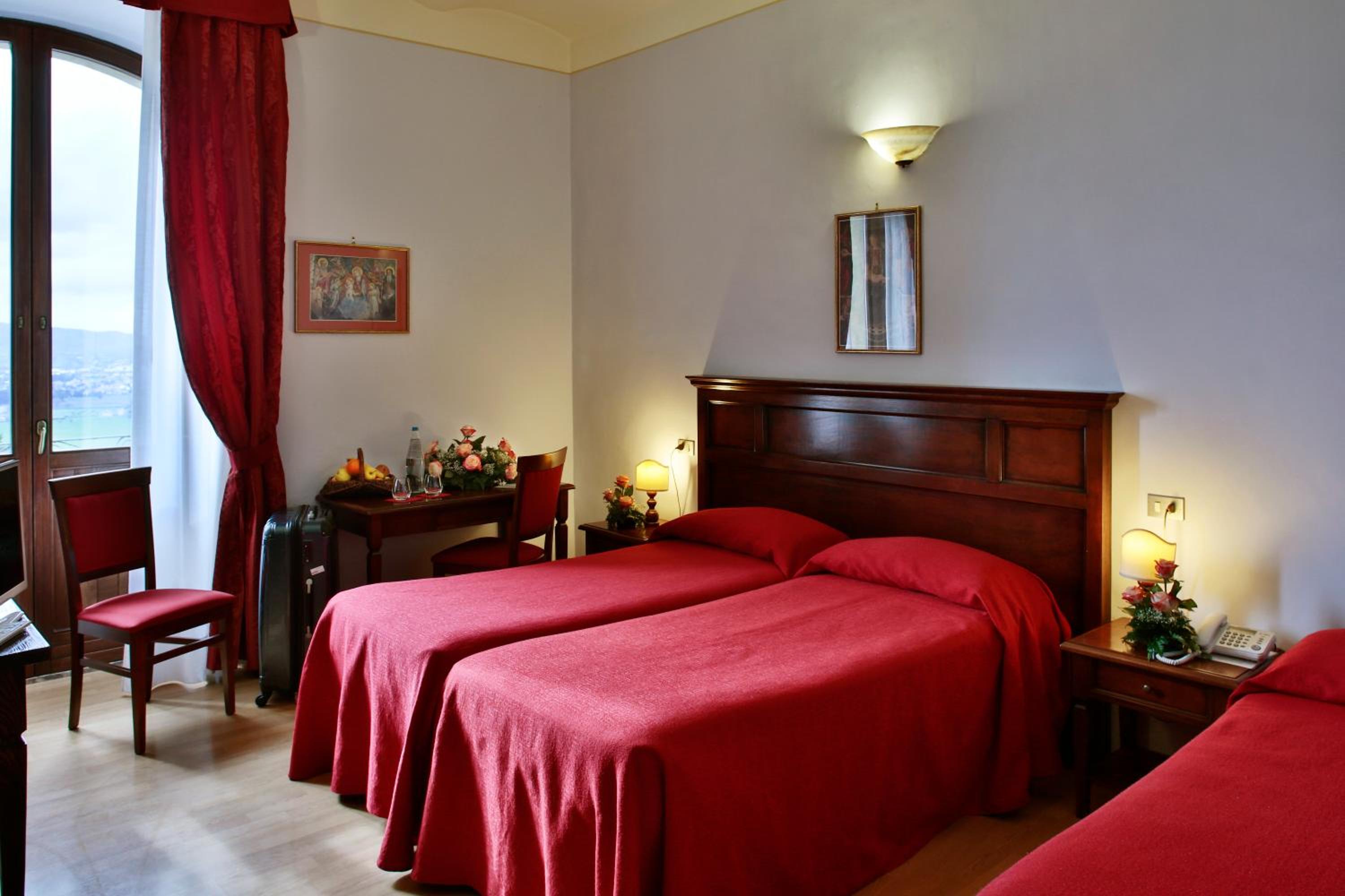 Quadruple Room with Balcony and Valley View photo 1
