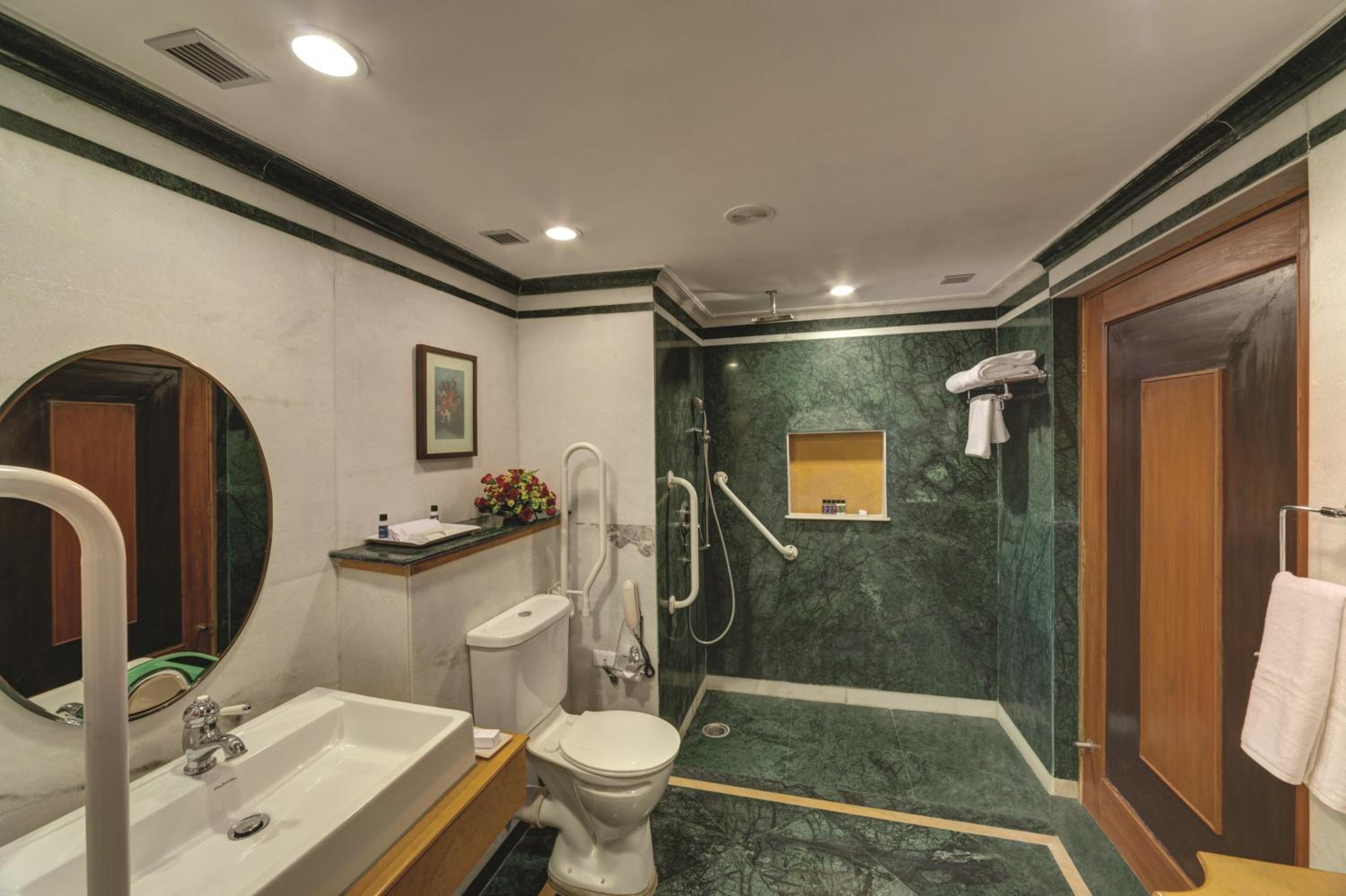 Super Deluxe Accessible Room with Private Sitout,Garden and City View: 15% off on F&B and Spa, Happy Hours with 1+1 offer ,Complimentary Welcome Drink on arrival, Signature Activities & Experiences, 10% off on transportation  - Photo 4