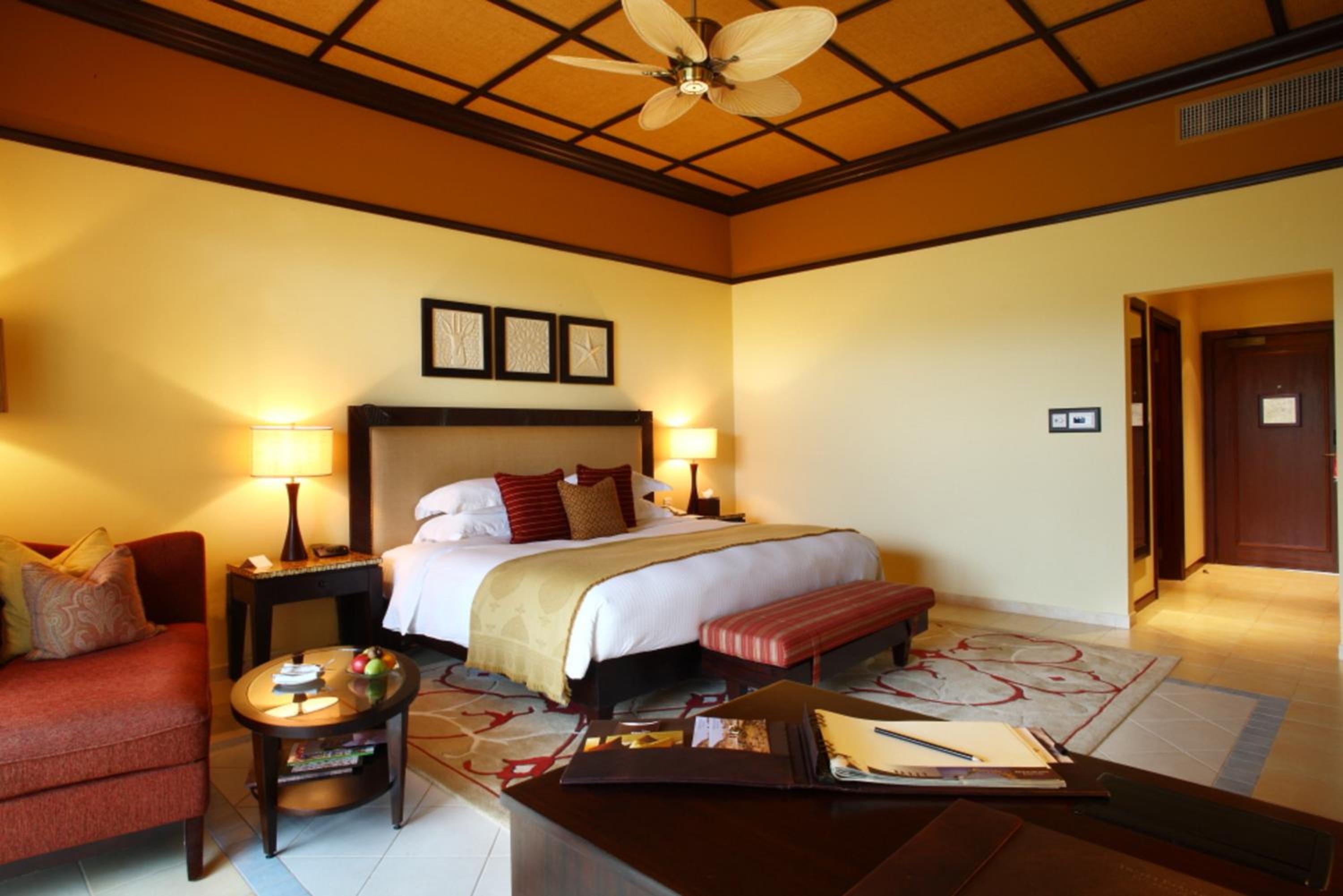 Deluxe Room with Sea View photo 2