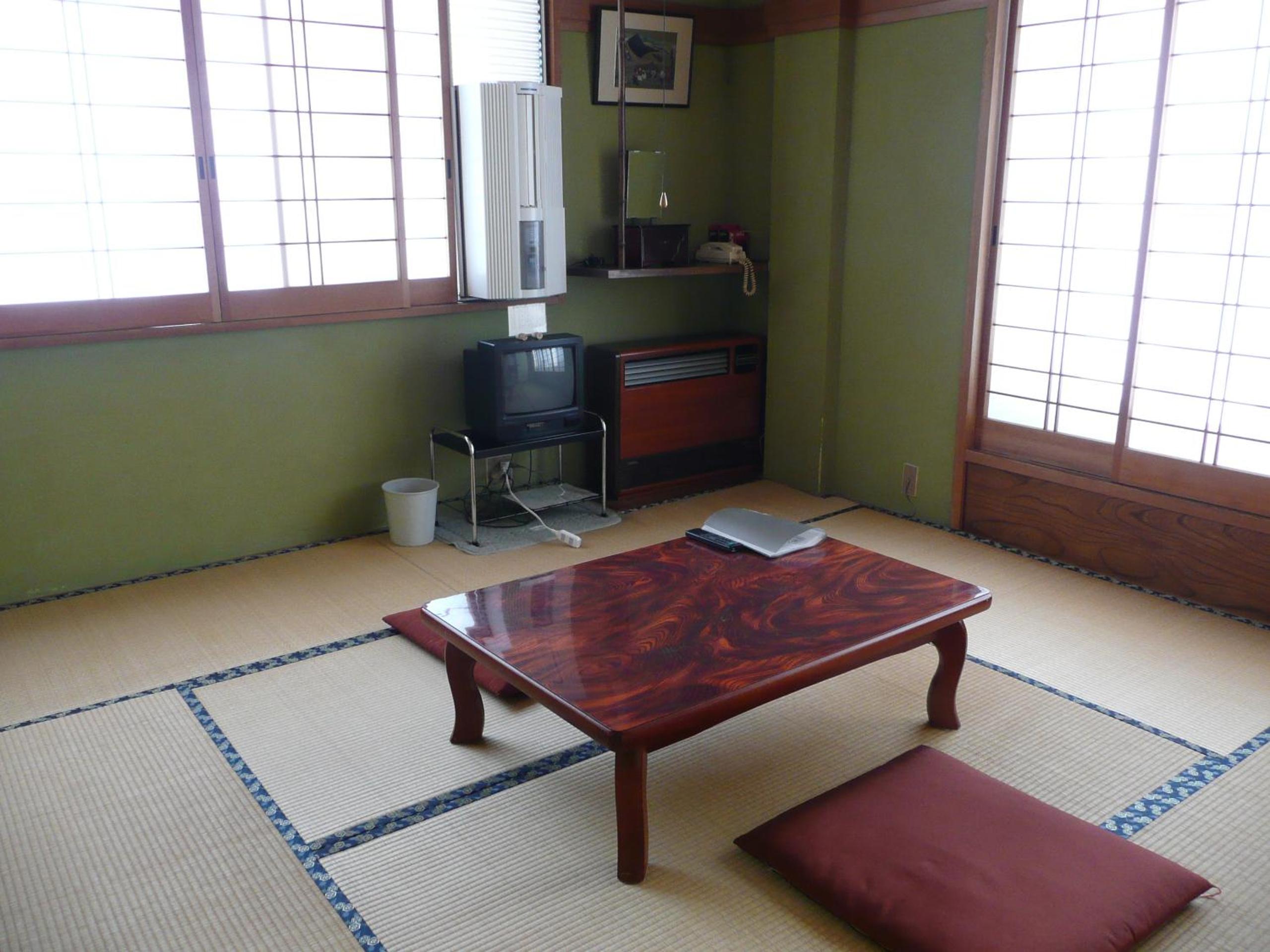Japanese-Style Twin Room with Shared Bathroom photo 2