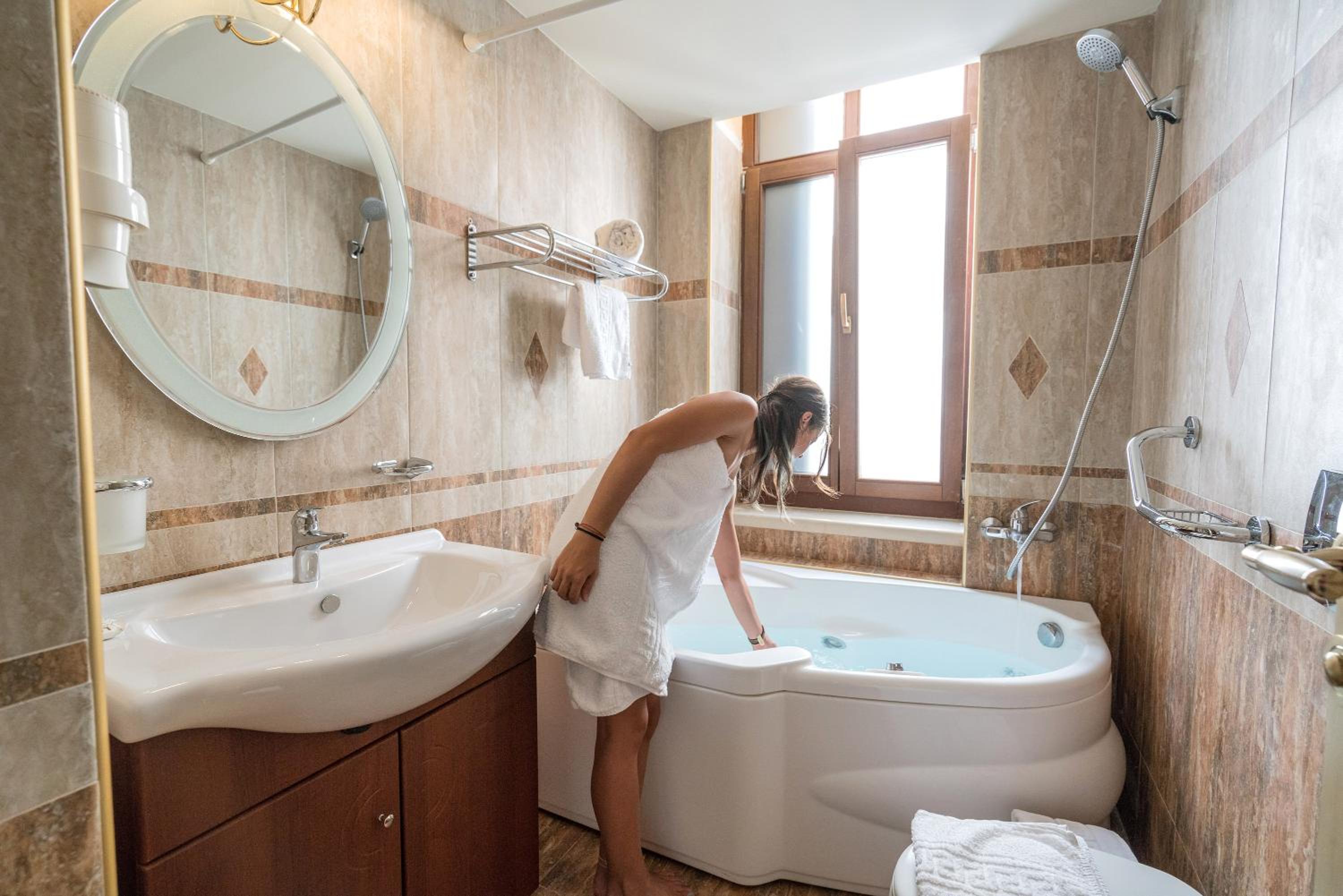 Superior Double Room with Spa Bath photo 2