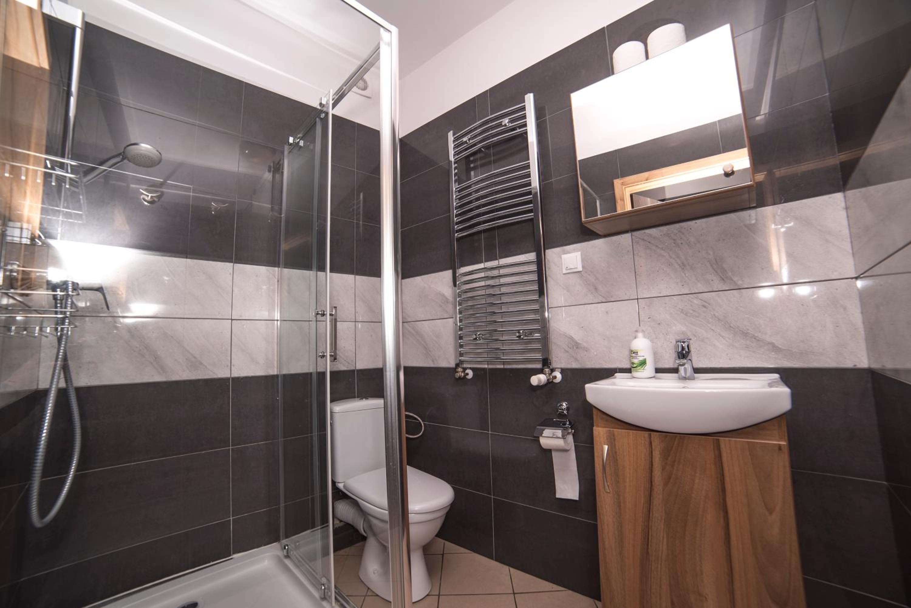 Deluxe Quadruple Room - Photo 2