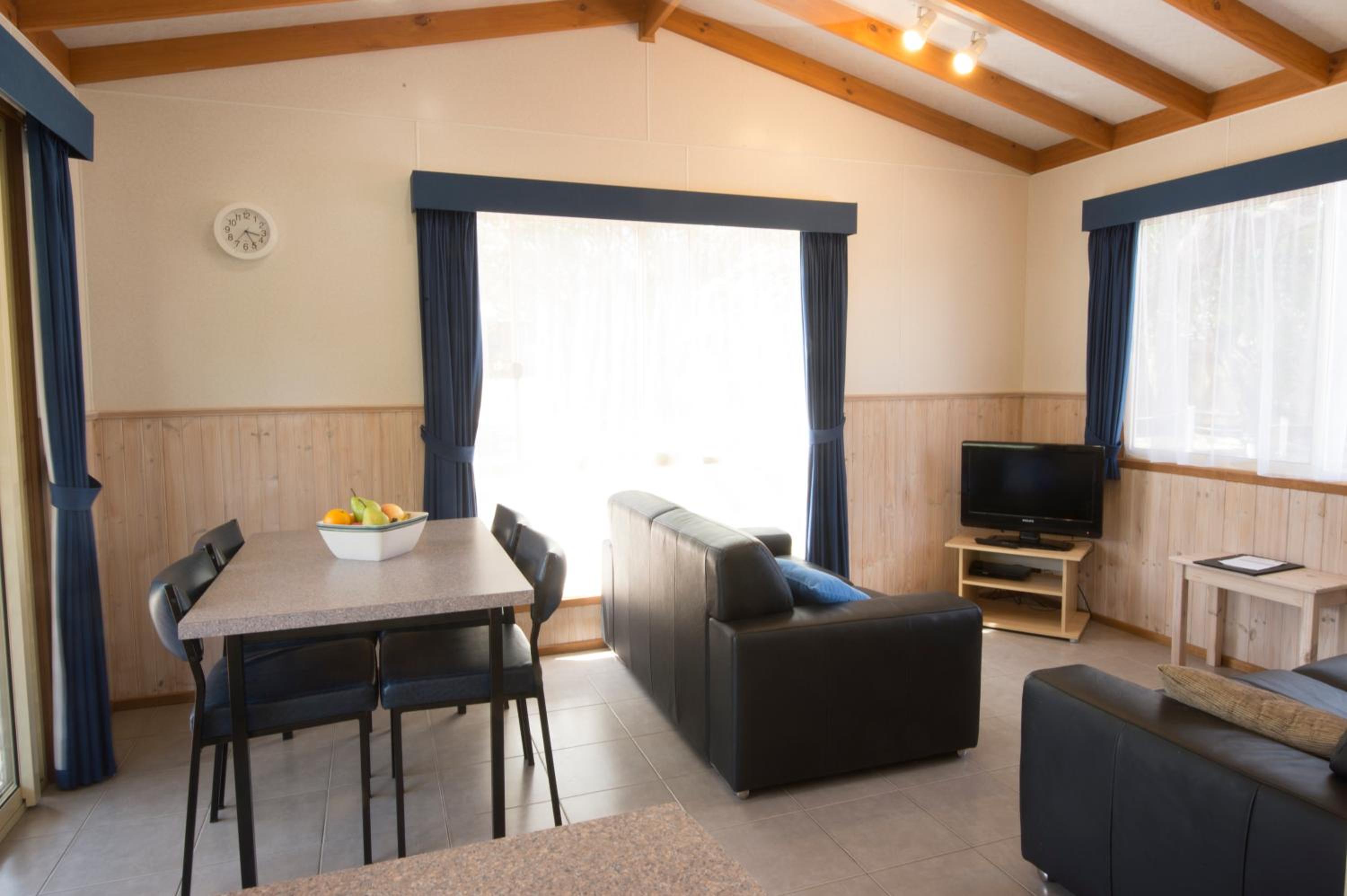 Deluxe Two-Bedroom Cabin - 1 photo 1