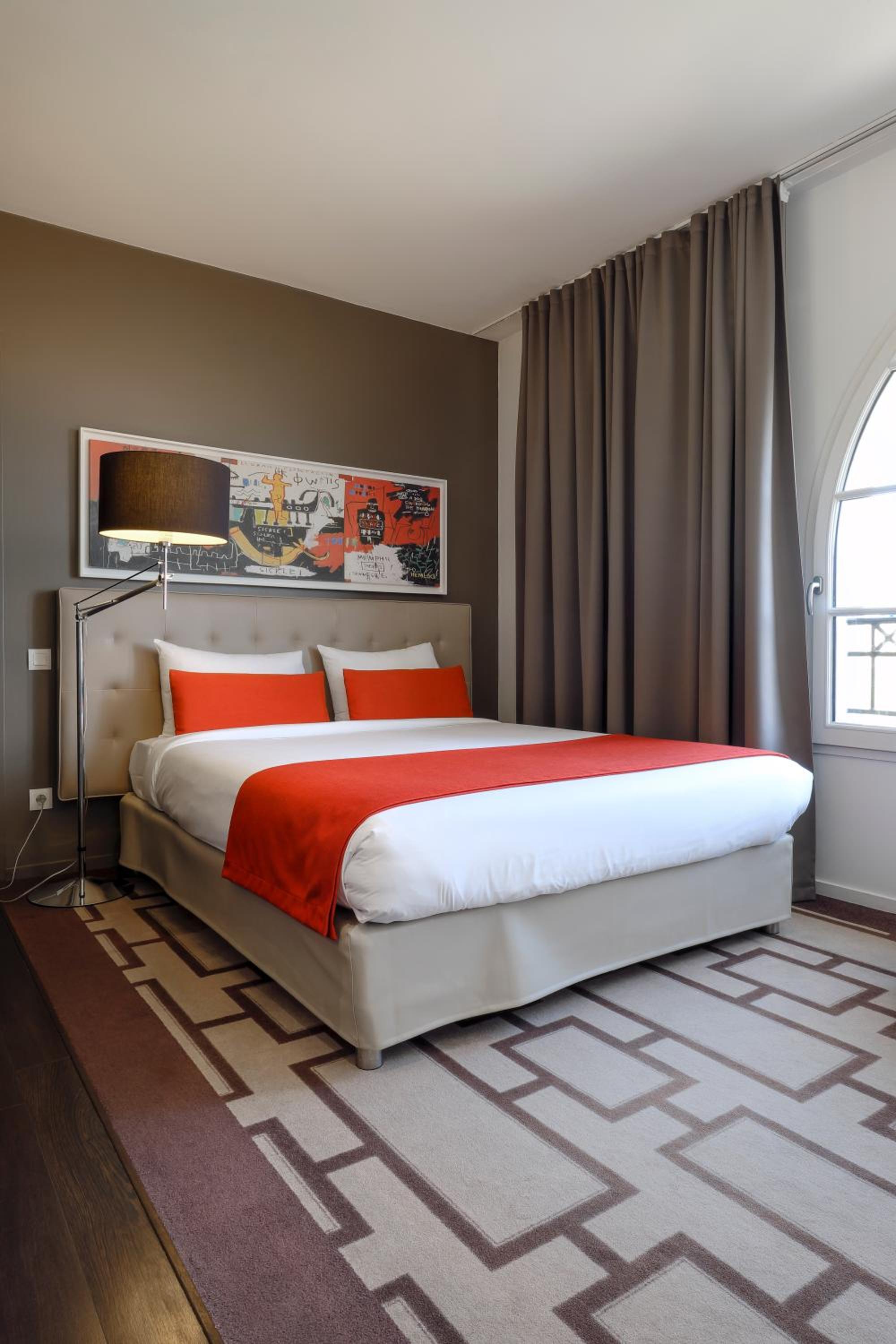 One-Bedroom Apartment - Photo 1