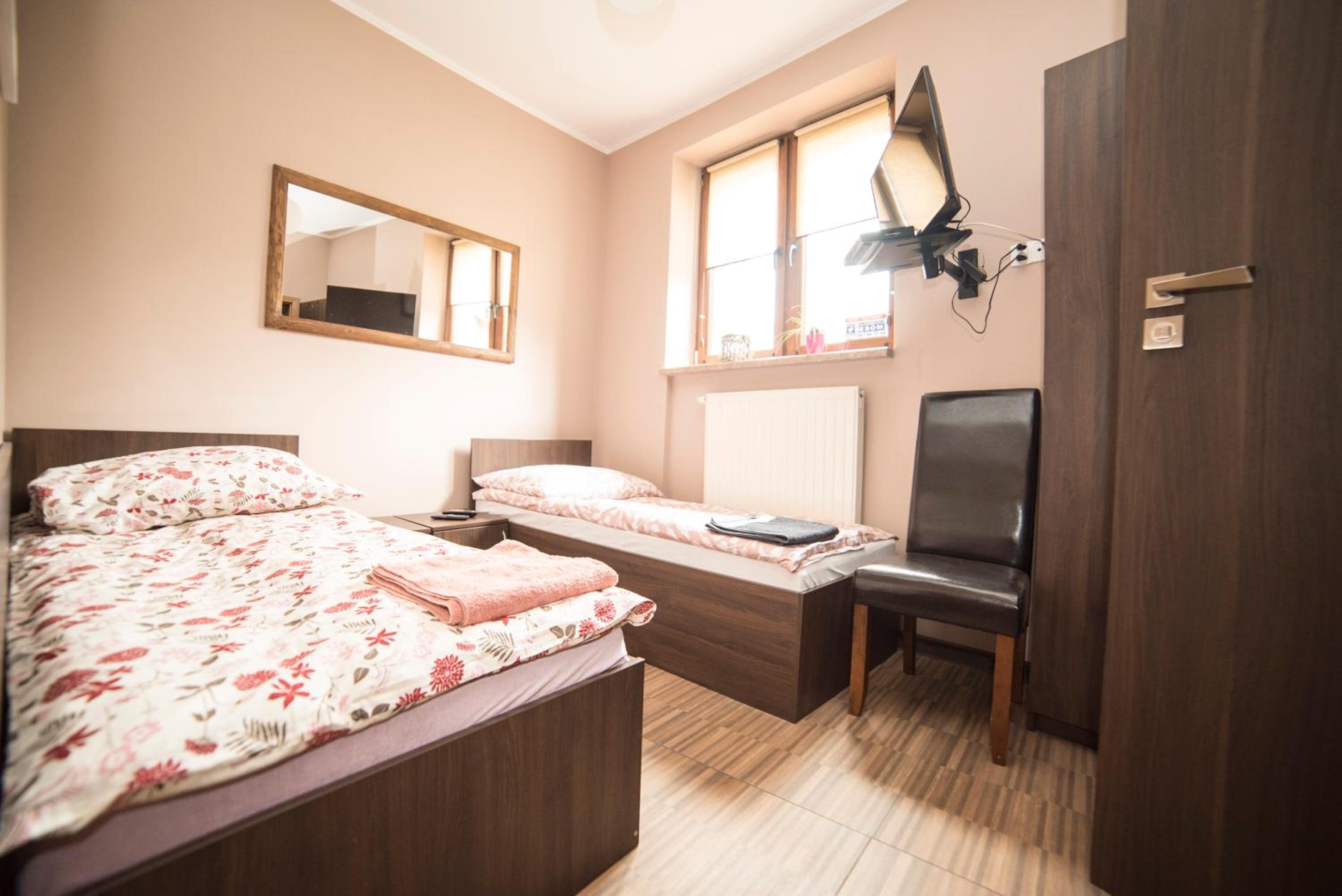 Small Double Room - Photo 1