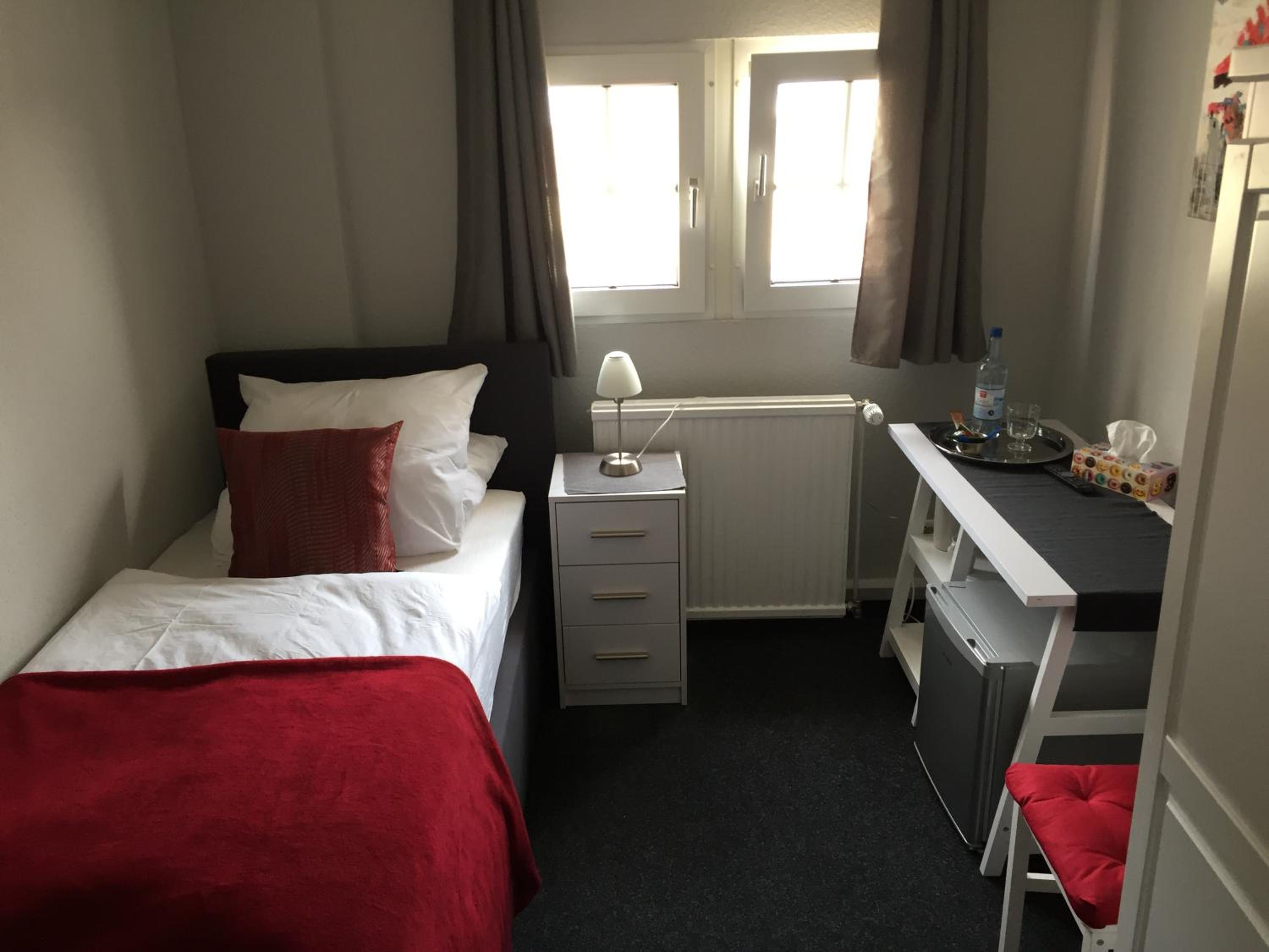 Single Room with Shared Shower and Toilet photo 1