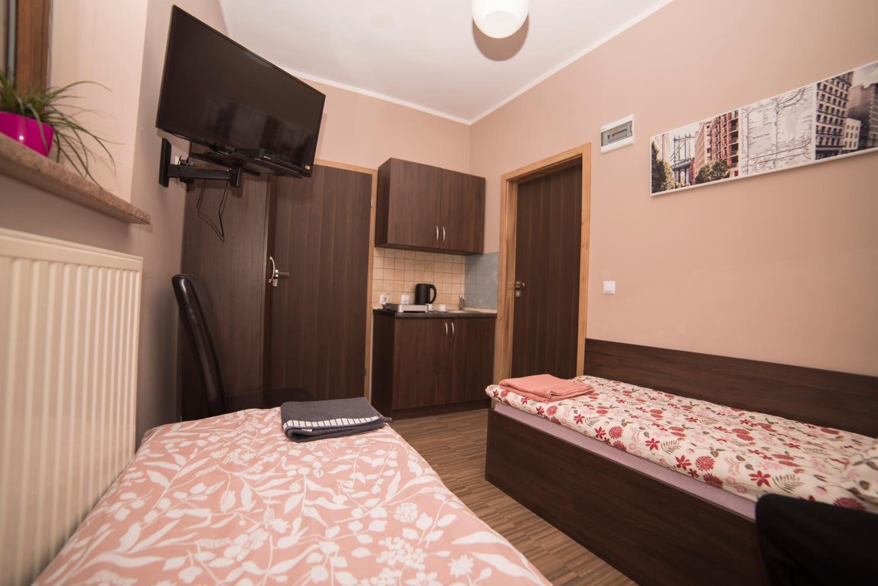 Small Double Room - Photo 5