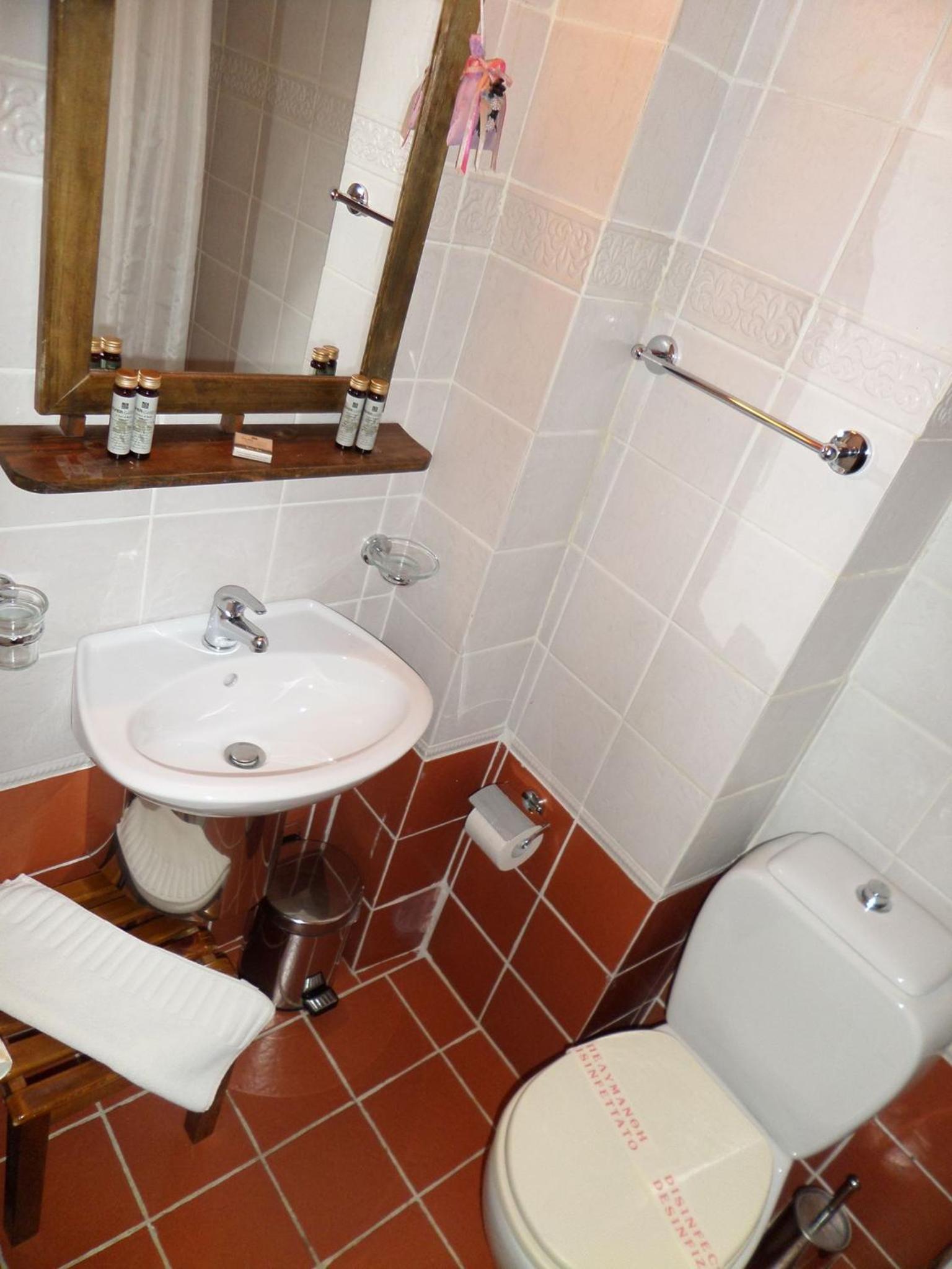 Double Room - Photo 7