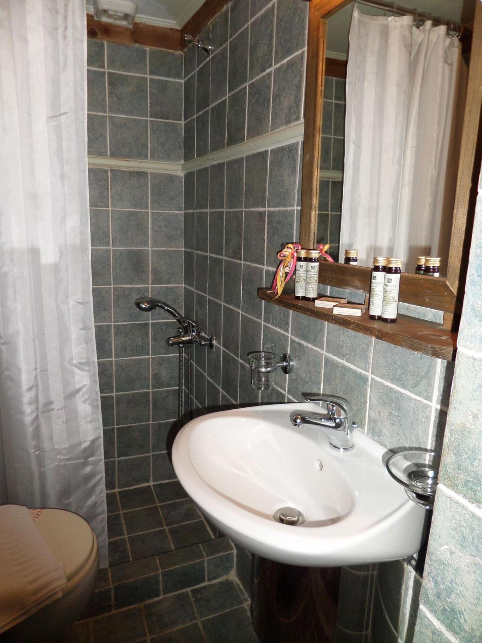 Double Room - Photo 5