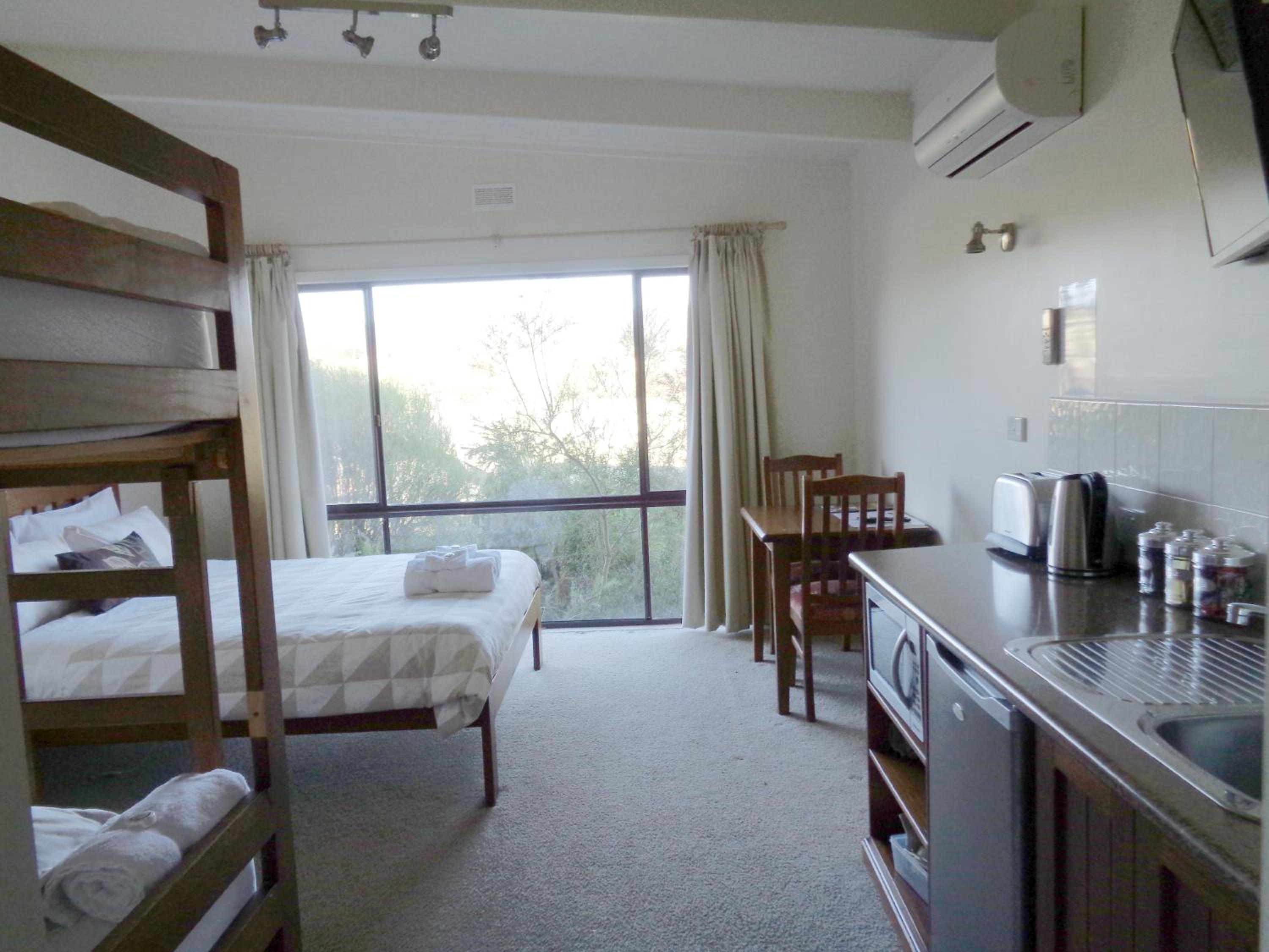 Motel Room - Pine 1 photo 3