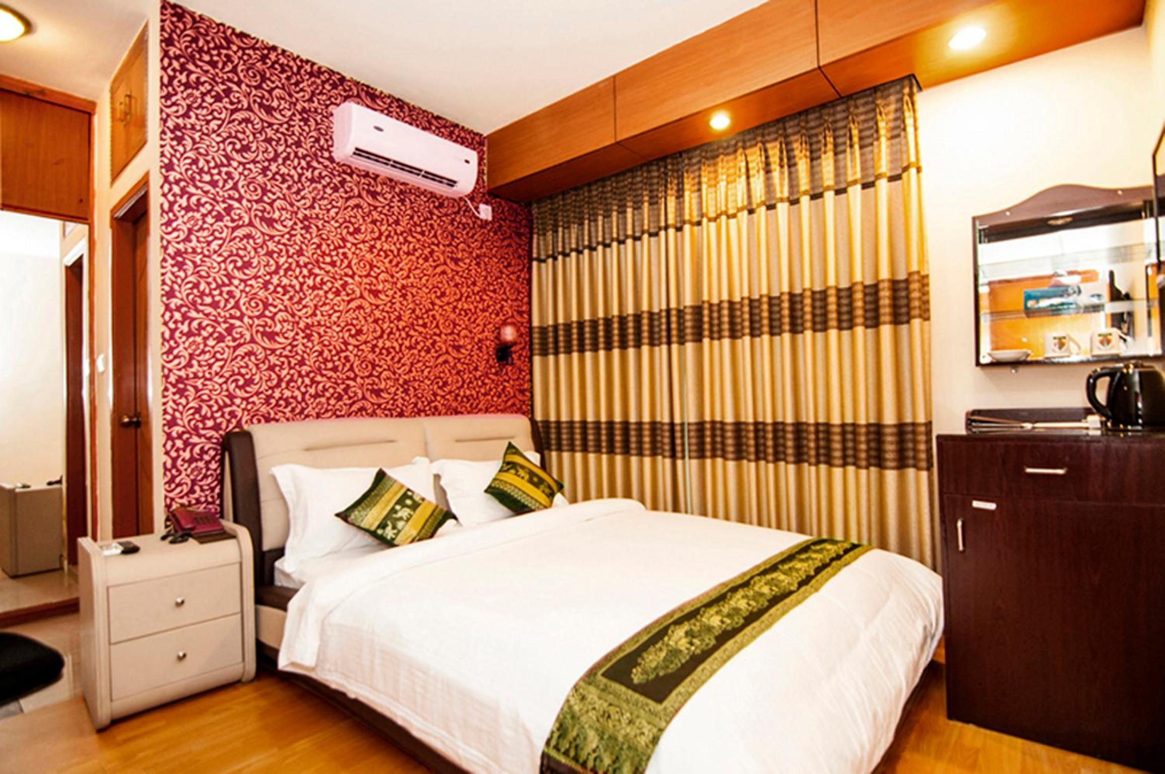 Single Room with Bath photo 1