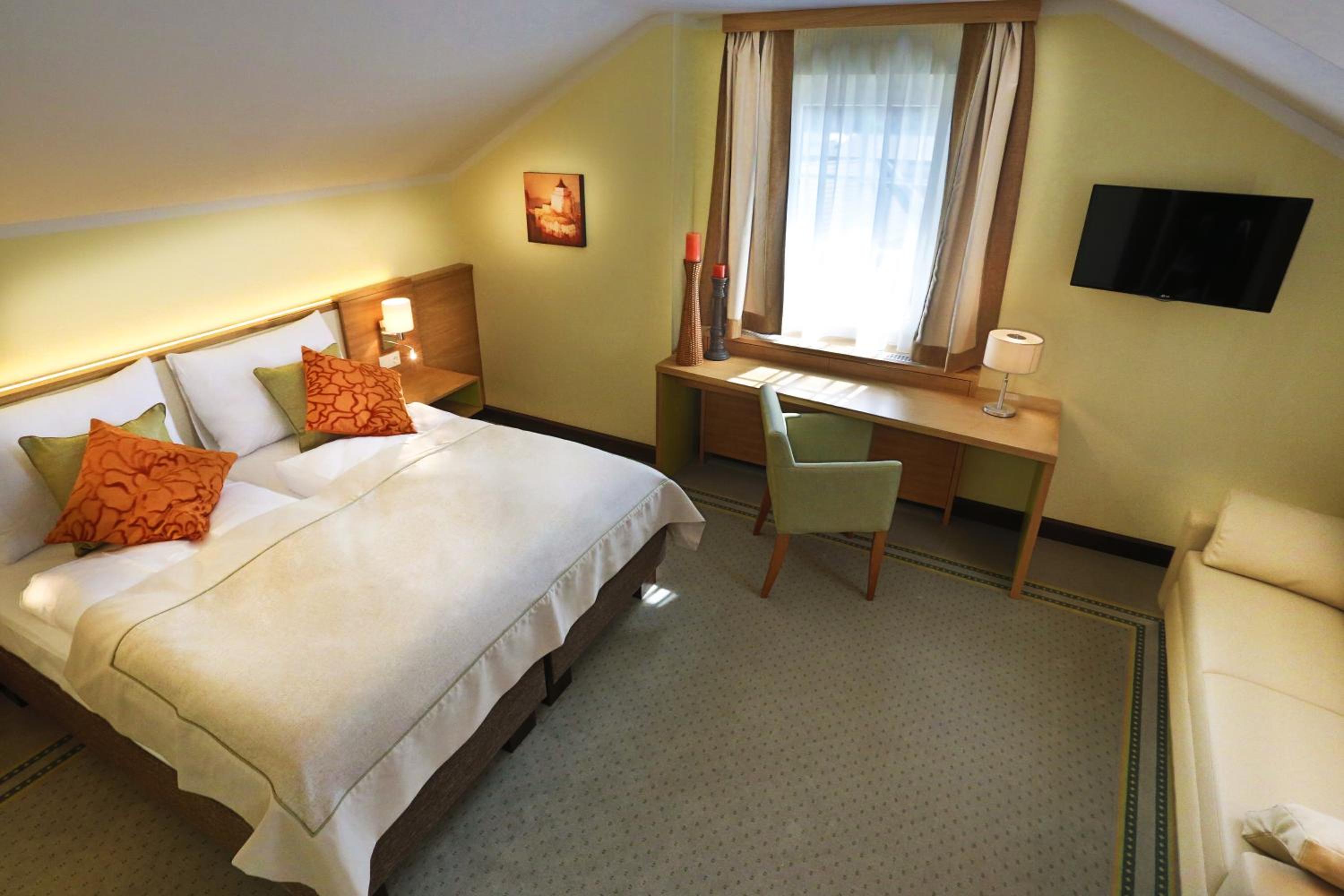 Premium Double or Twin Room - Photo 6